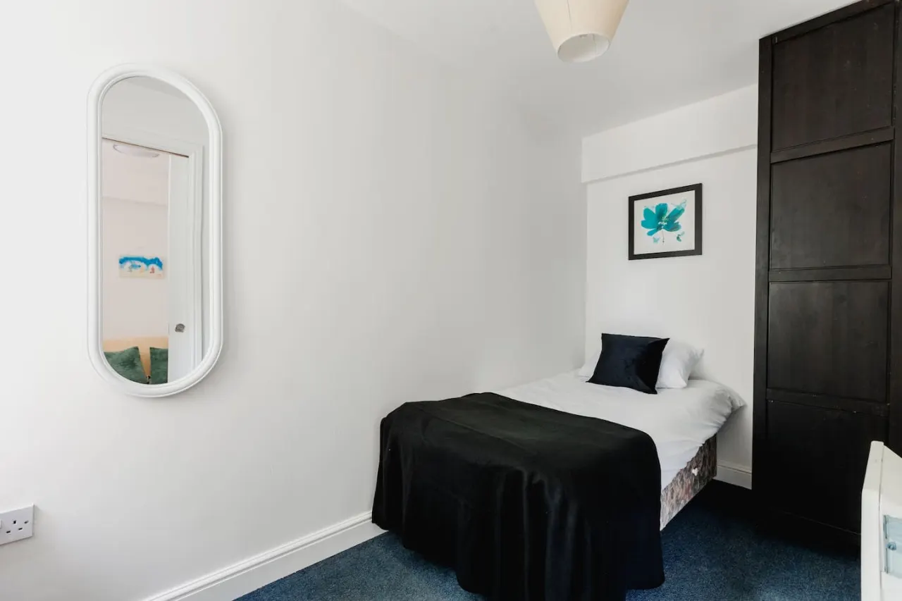 Withernsea Studio Apt Sofa bed — photo 4