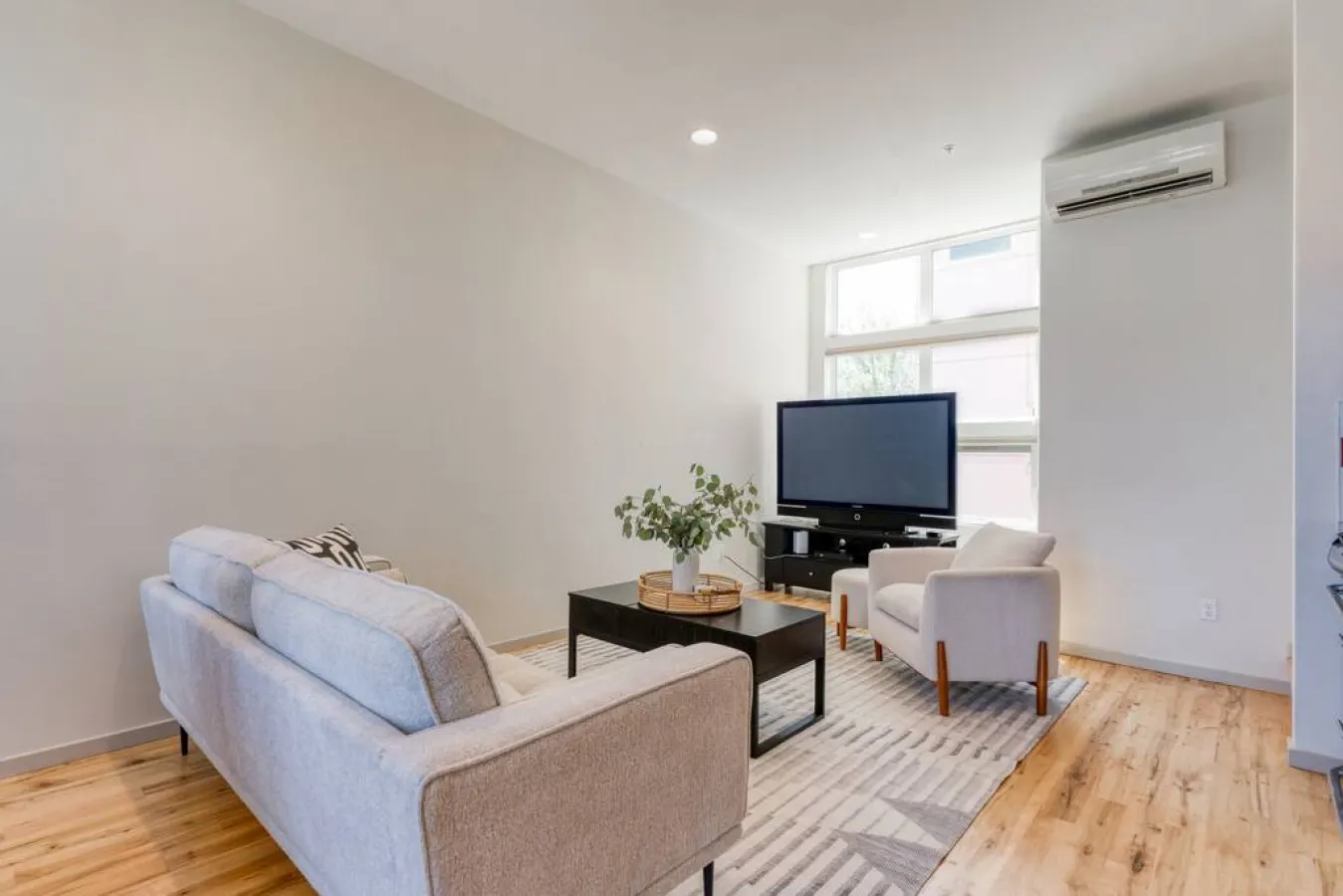 Modern Ballard Loft w/Rooftop Views 12