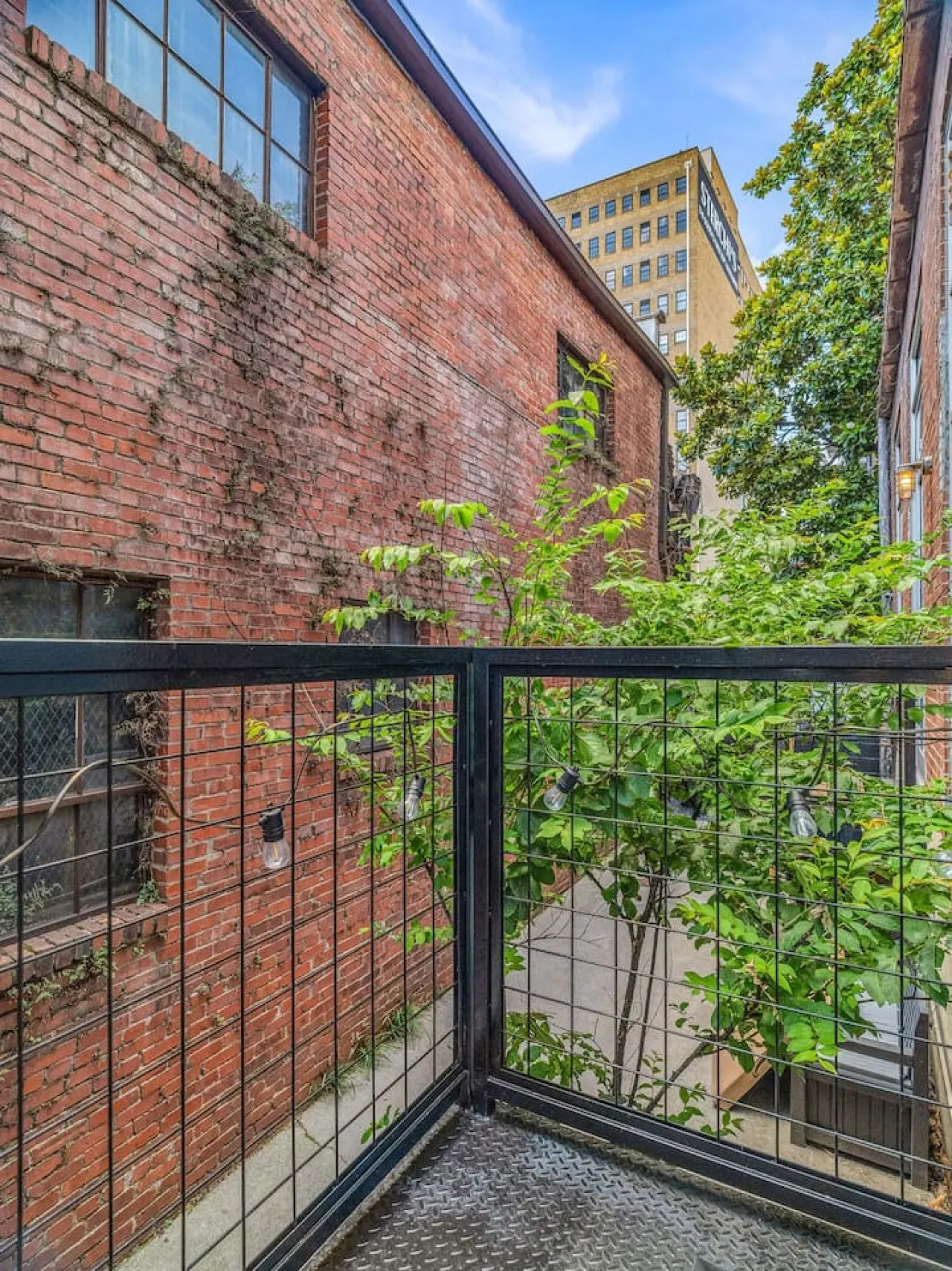 Downtown Loft Group Travel + Walkable + Private 11