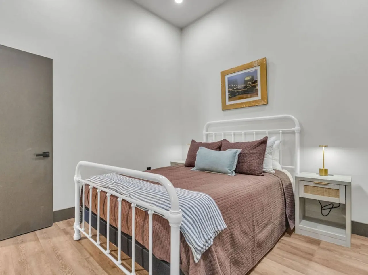 Downtown Loft Group Travel + Walkable + Private 15