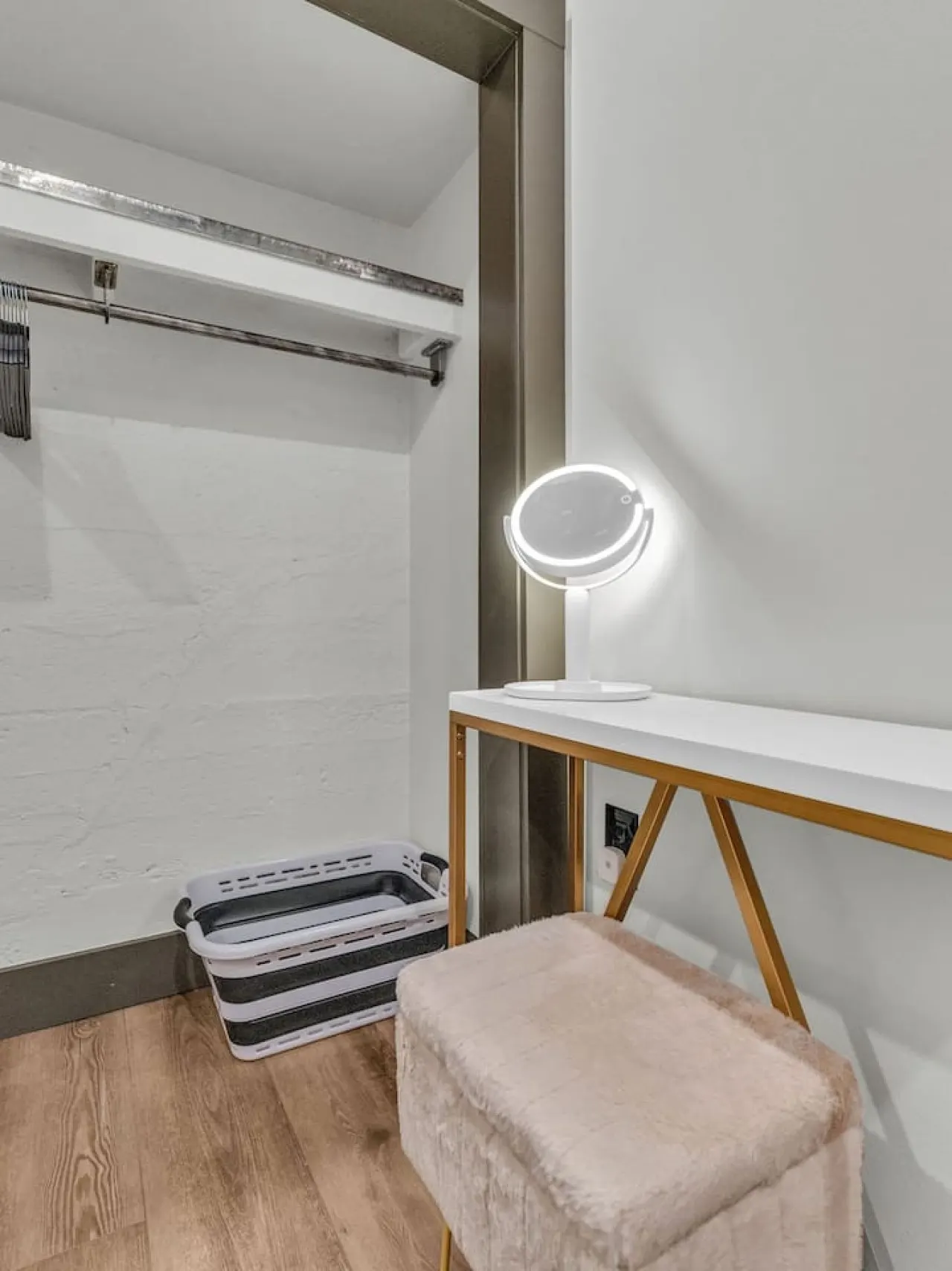 Downtown Loft Group Travel + Walkable + Private 18
