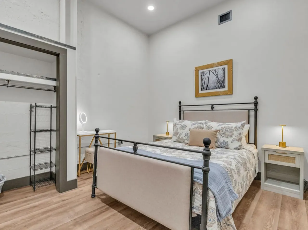 Downtown Loft | Group Travel + Walkable + Private — photo 3