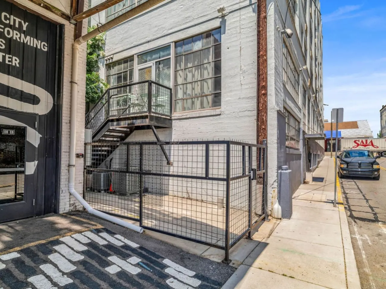 Downtown Loft | Group Travel + Walkable + Private — photo 5