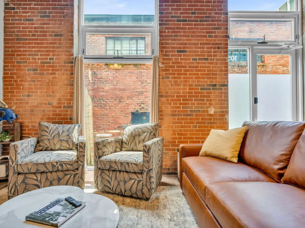 Downtown Loft Group Travel + Walkable + Private 6