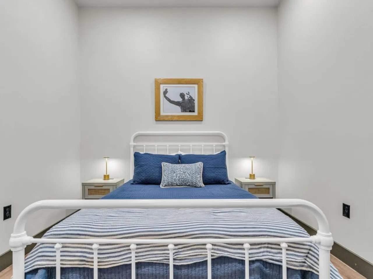 Downtown Loft Group Travel + Walkable + Private 8