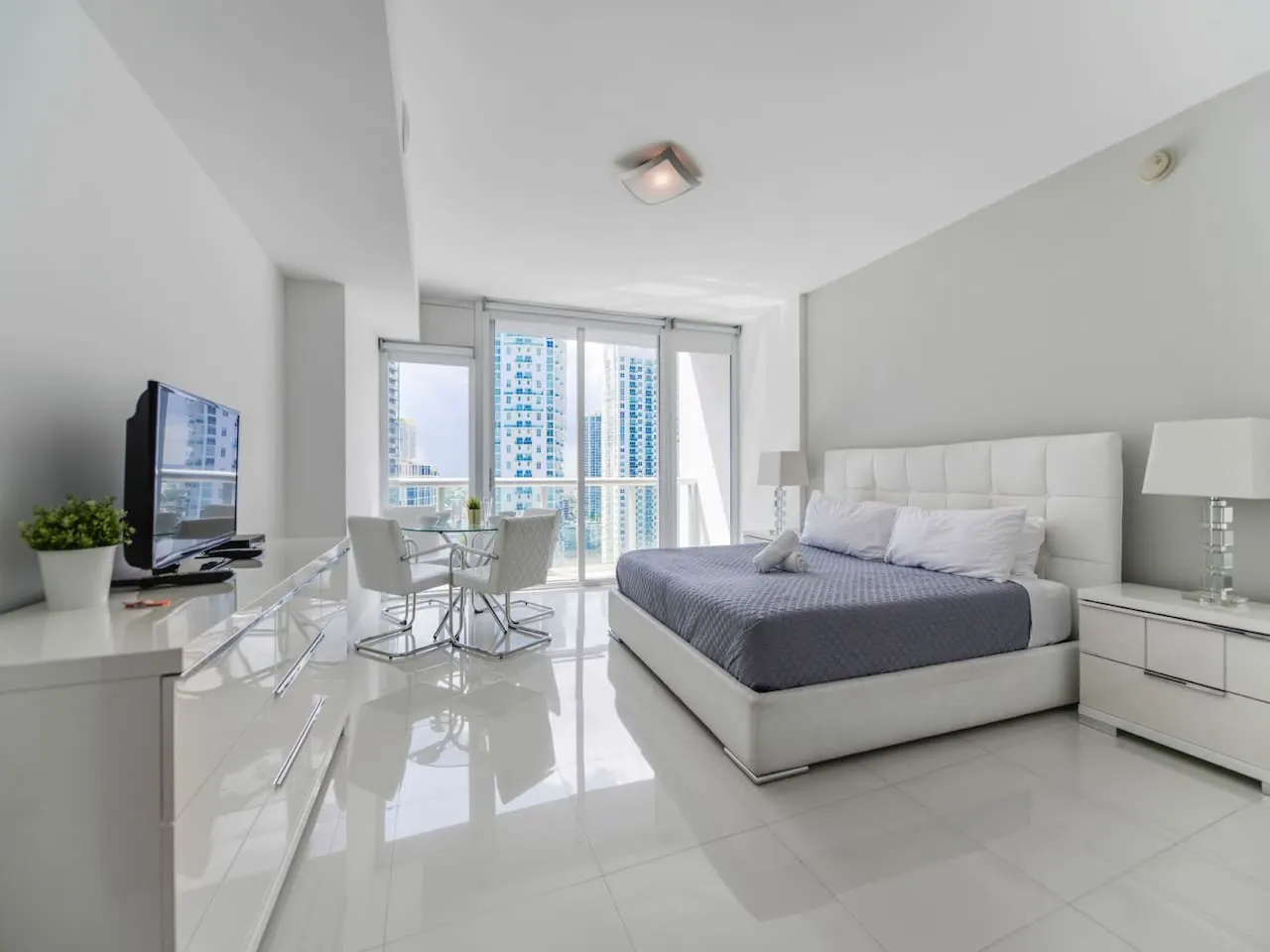 Lux Icon Studio Residence