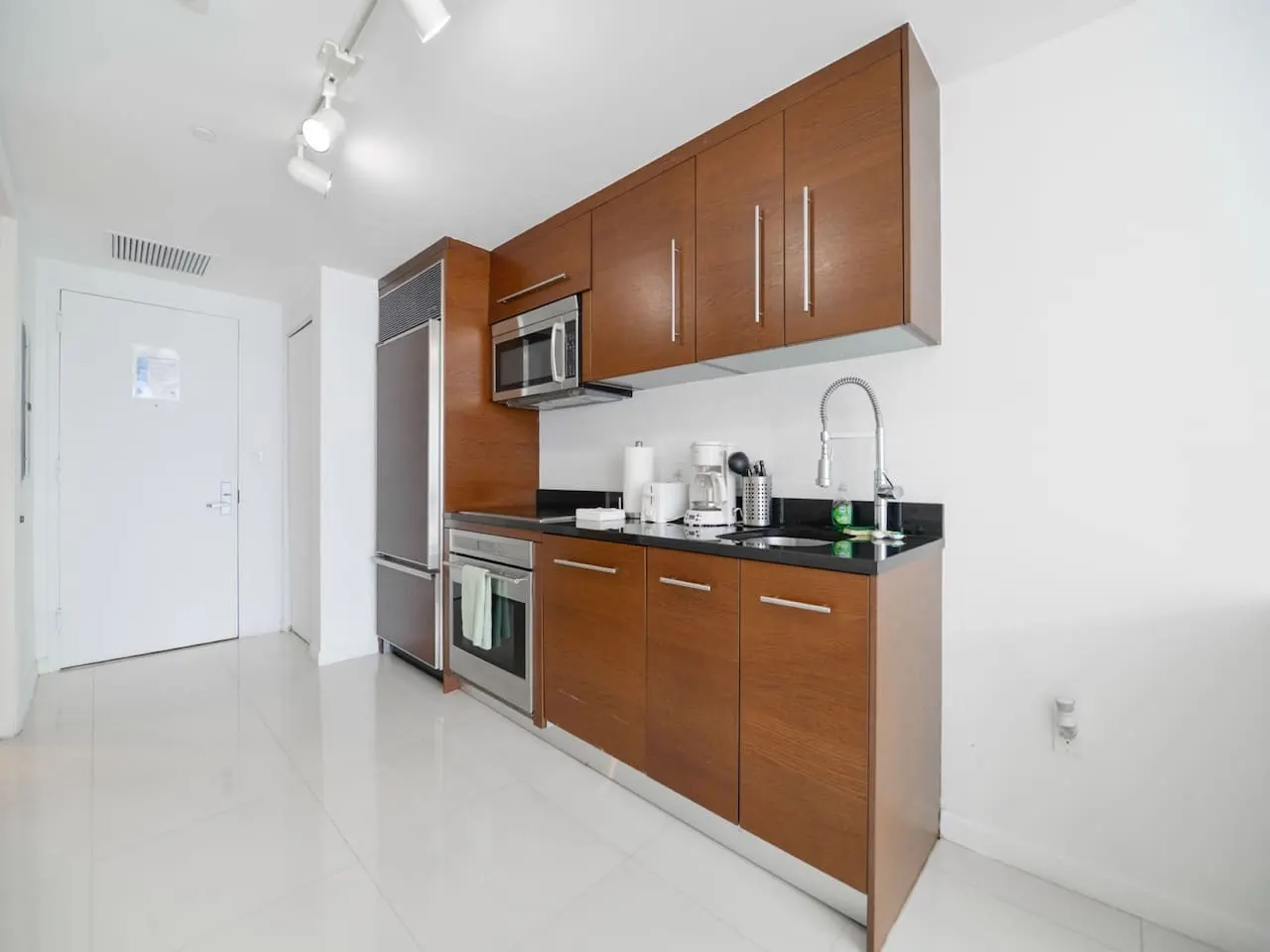 Lux Icon Studio Residence 6