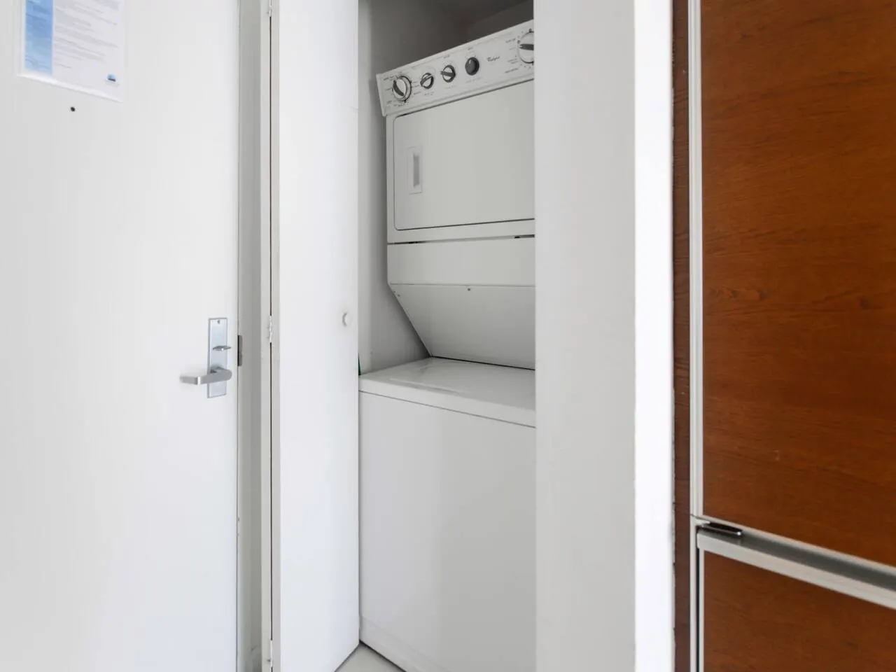 Lux Icon Studio Residence 8