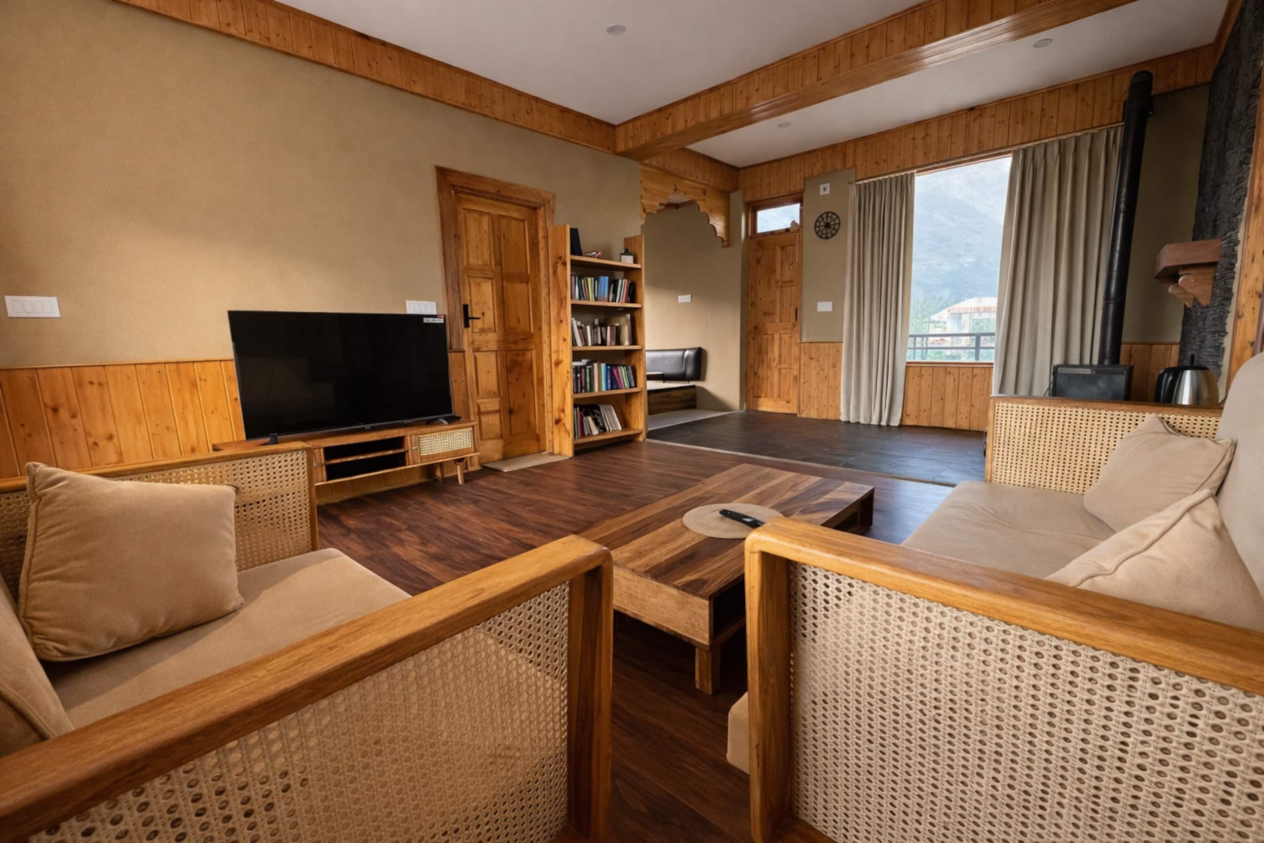 Odbostays | 5BHK Luxury Jacuzzi Villa in Manali 10