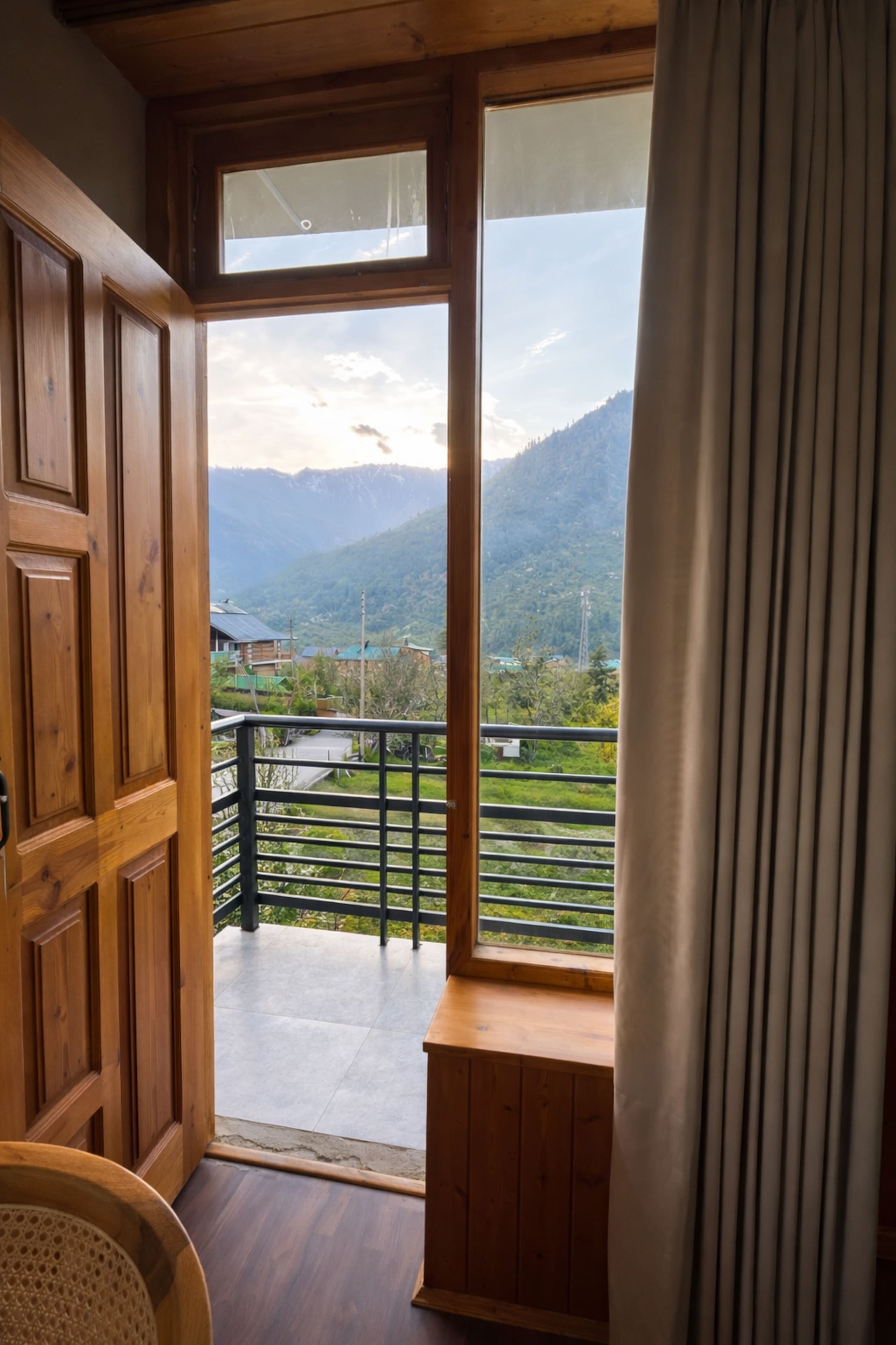 Odbostays | 5BHK Luxury Jacuzzi Villa in Manali 23