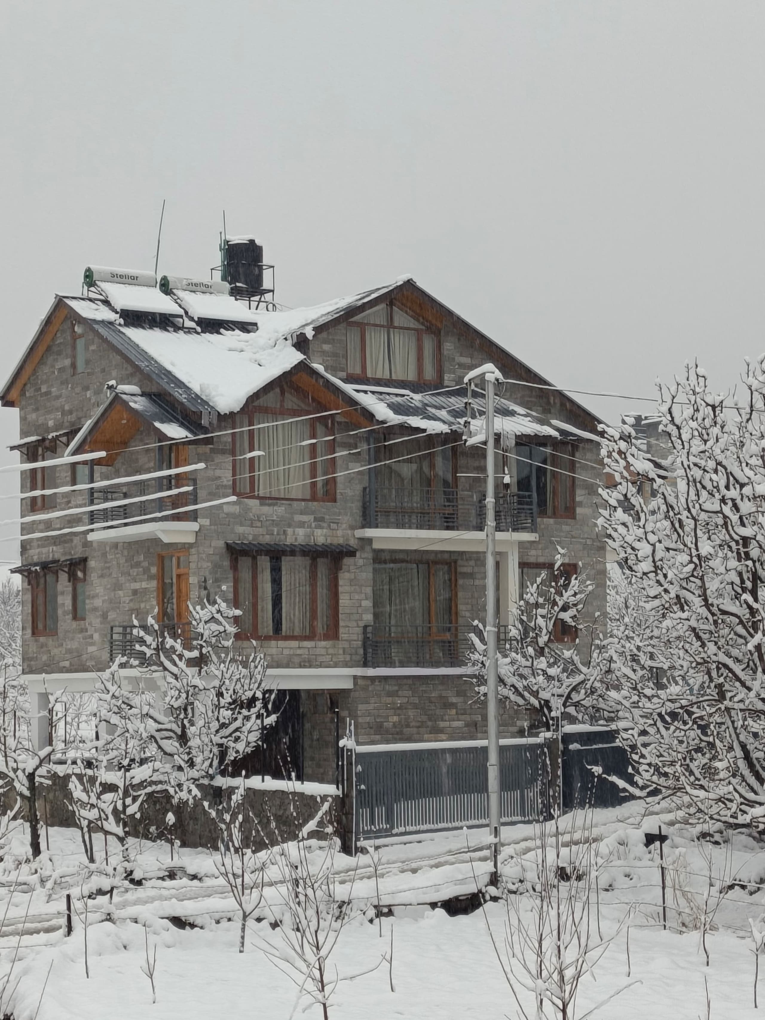 Odbostays | 5BHK Luxury Jacuzzi Villa in Manali 8