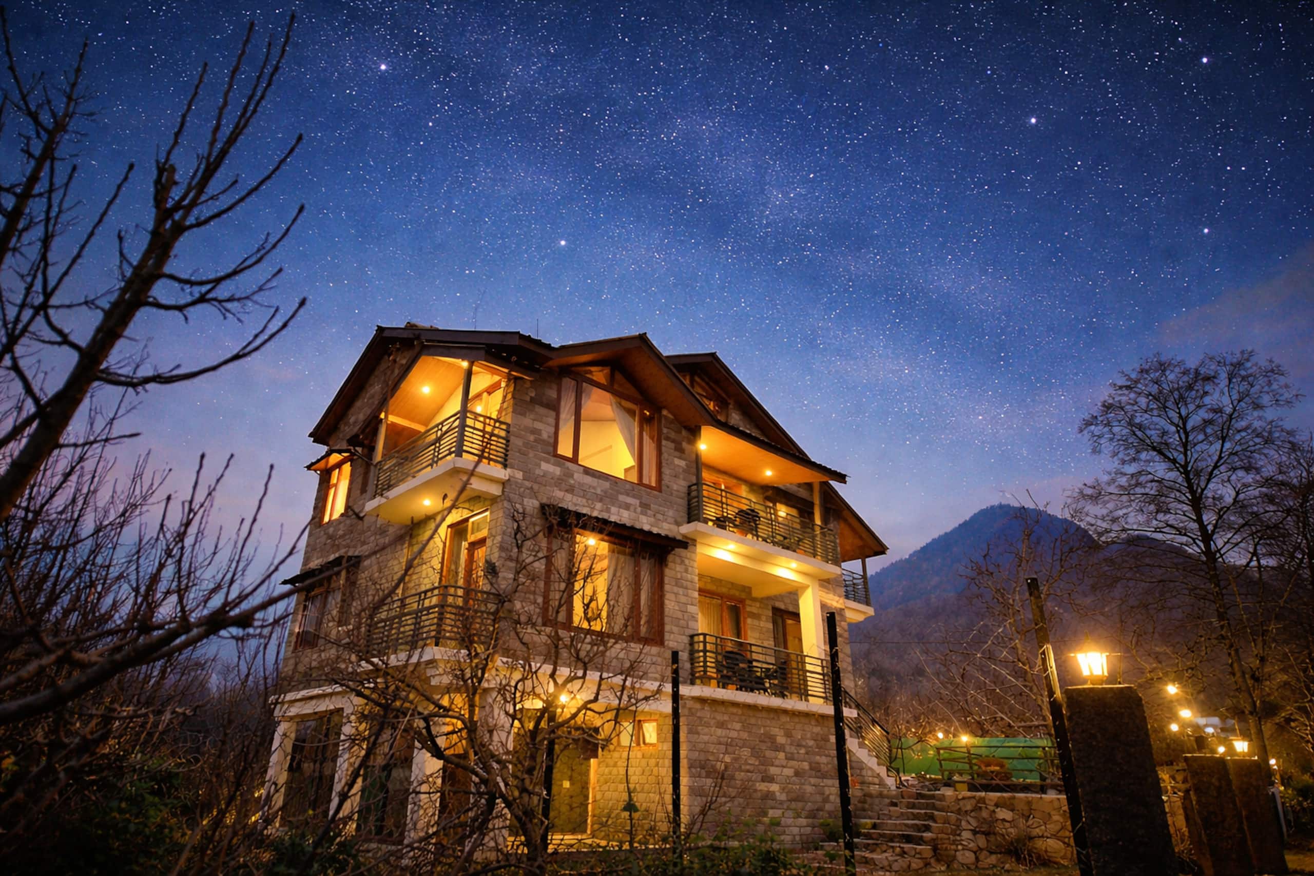 Odbostays | 5BHK Luxury Jacuzzi Villa in Manali 33