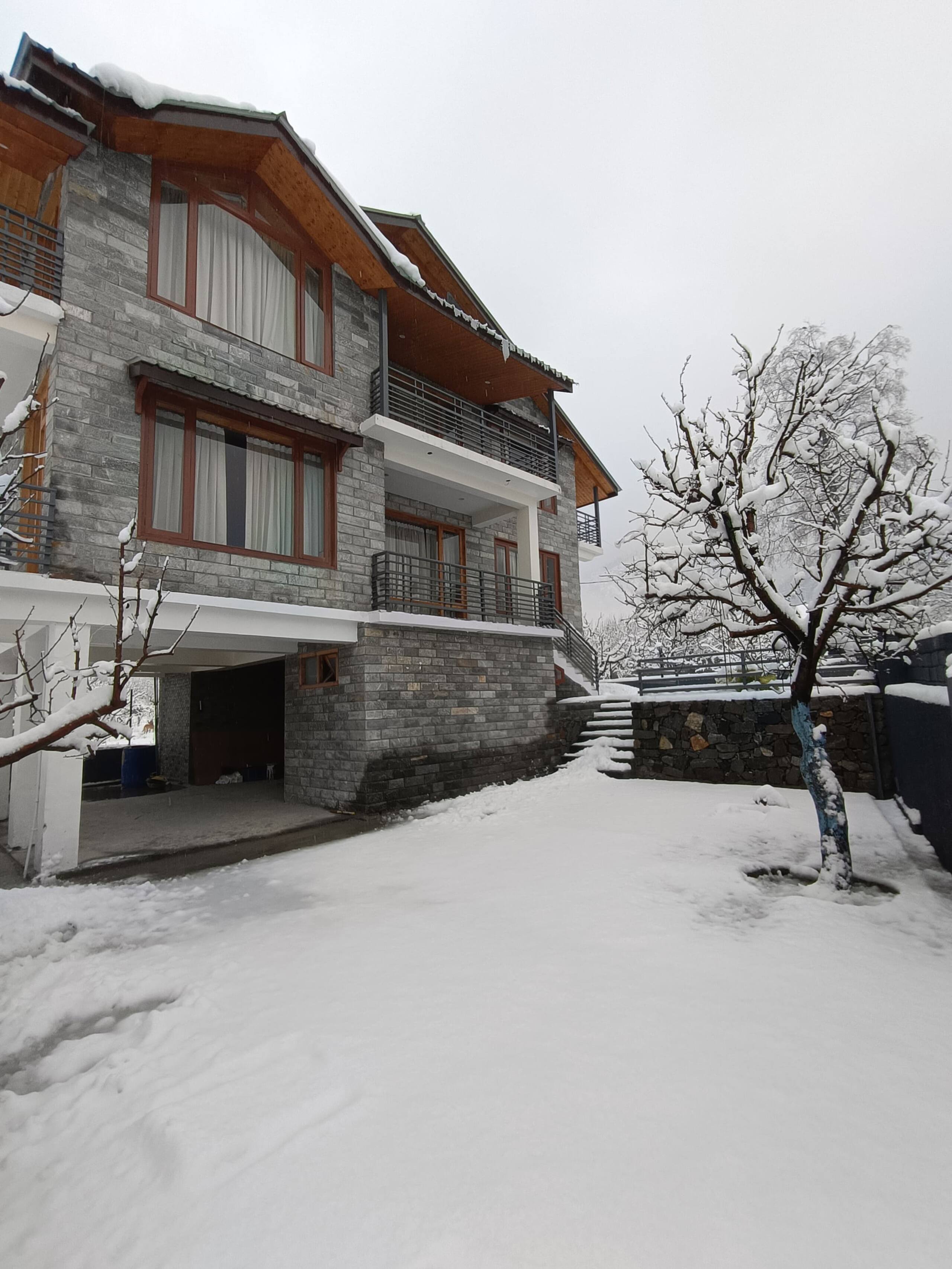 Odbostays | 5BHK Luxury Jacuzzi Villa in Manali 6