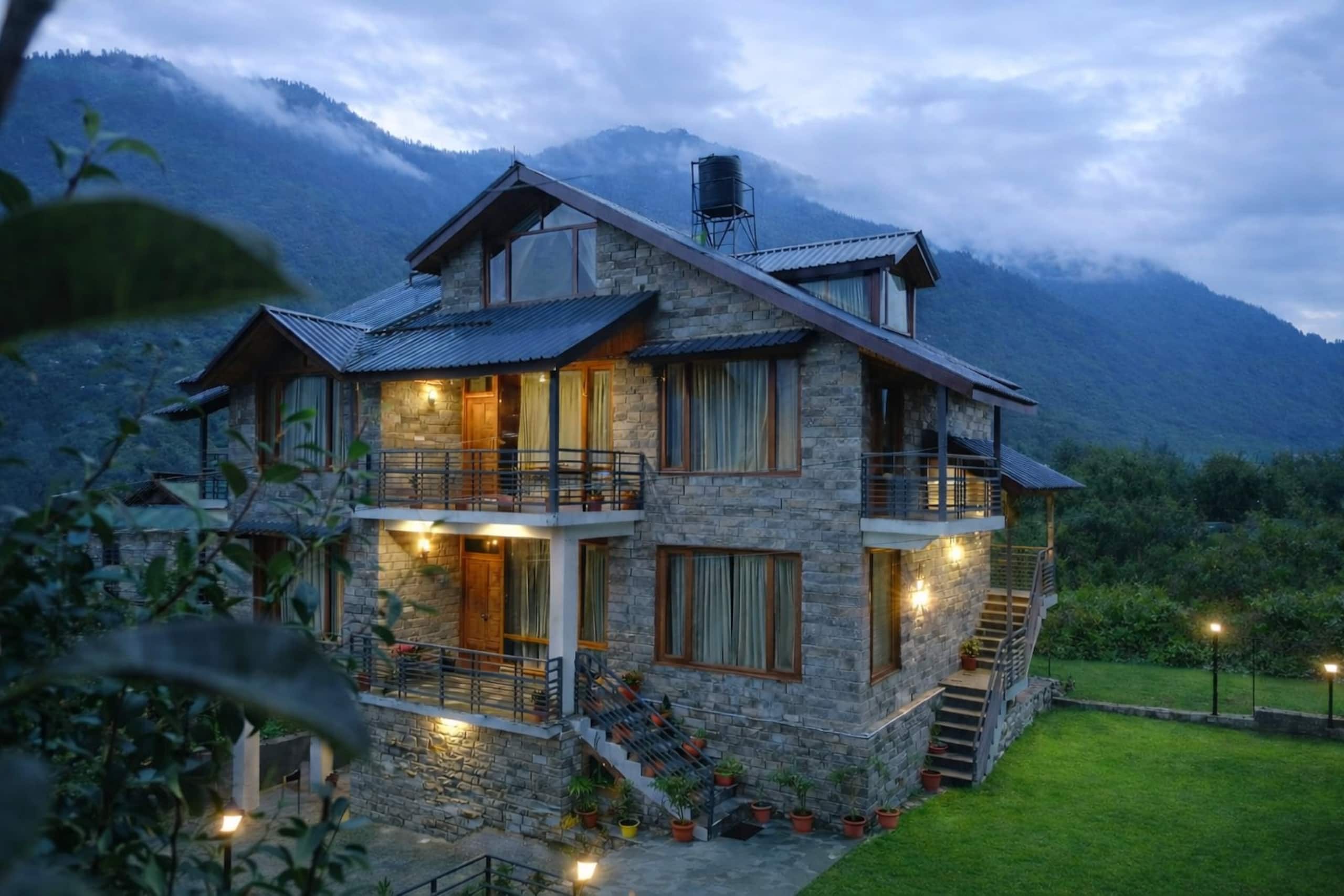 Odbostays | 5BHK Luxury Jacuzzi Villa in Manali