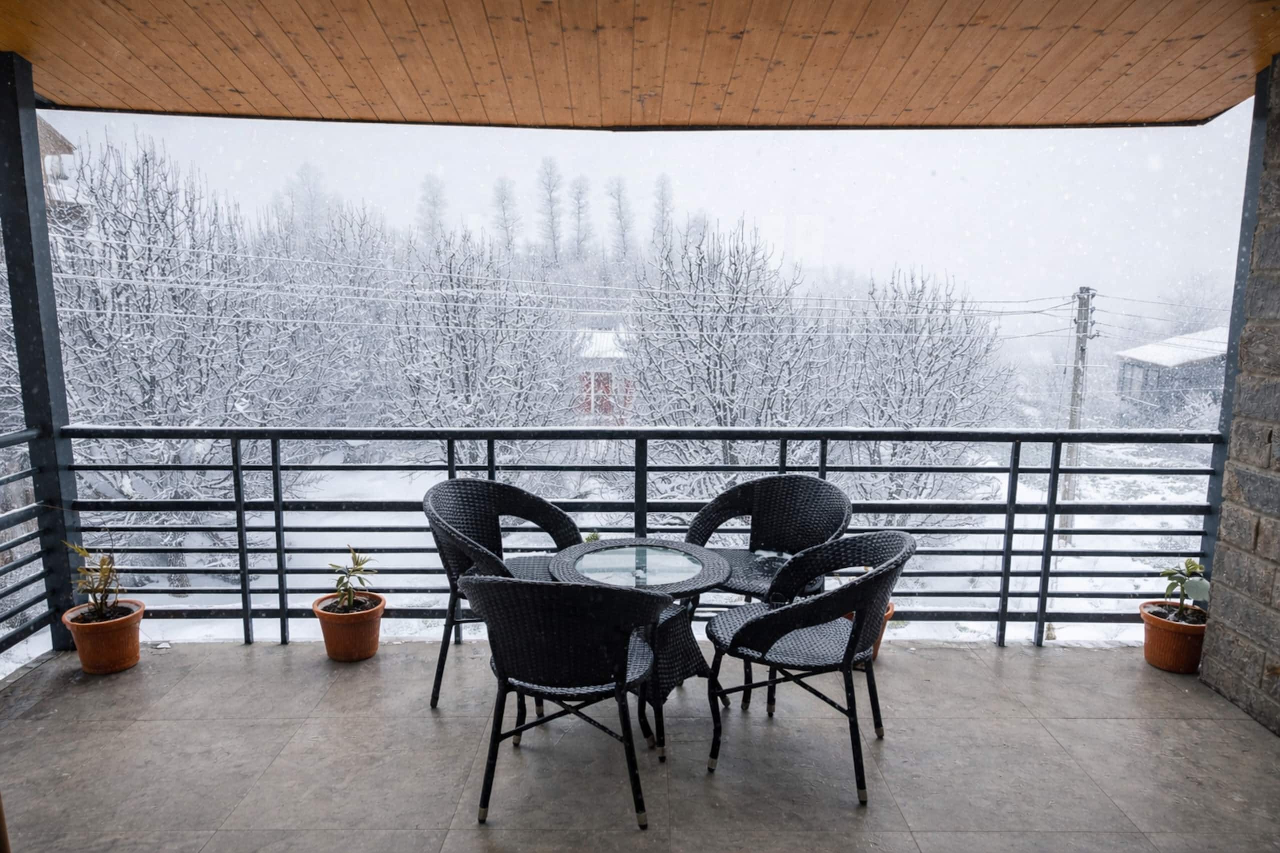 Odbostays | 5BHK Luxury Jacuzzi Villa in Manali 24