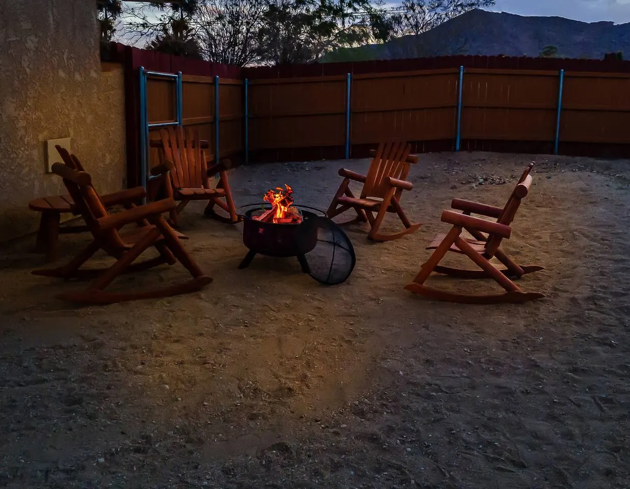 Joshua Tree Healing House Hot Tub + Game Room 11
