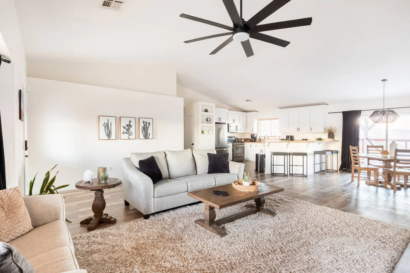 Joshua Tree Healing House Hot Tub + Game Room 17