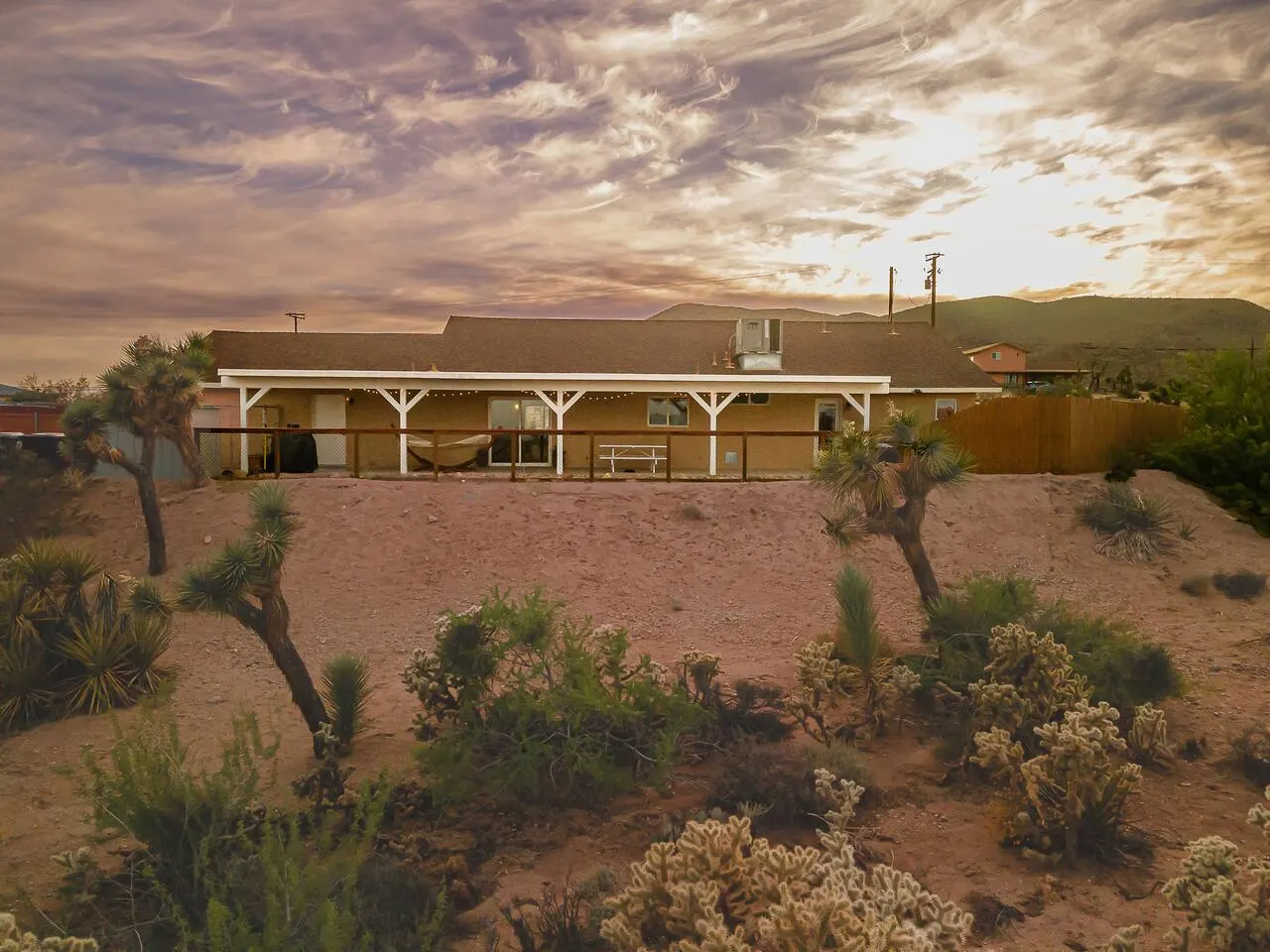 Joshua Tree Healing House Hot Tub + Game Room 6