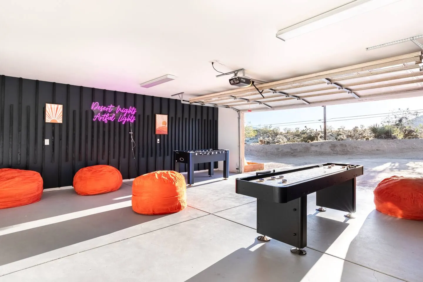 Joshua Tree Healing House Hot Tub + Game Room 7