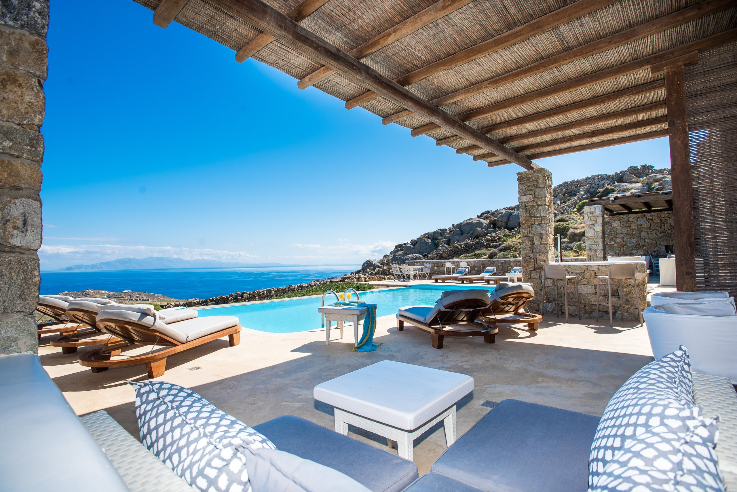 seaview suite/infinity pool/Mykonos/amallinisuites