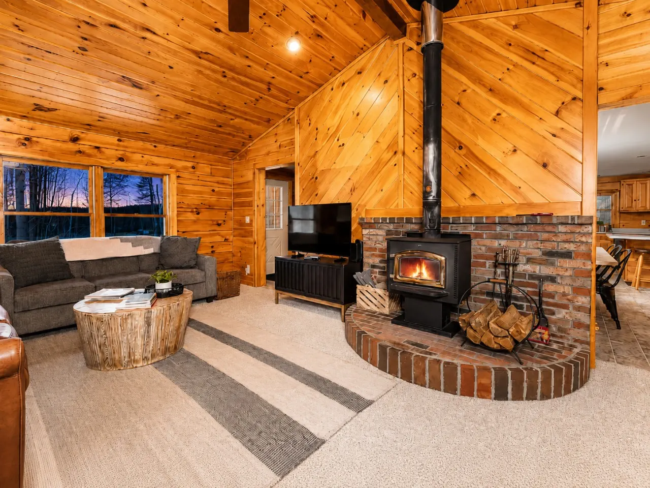 Attitash slopeSide! Family&Pet Friendly Fireplace — photo 2