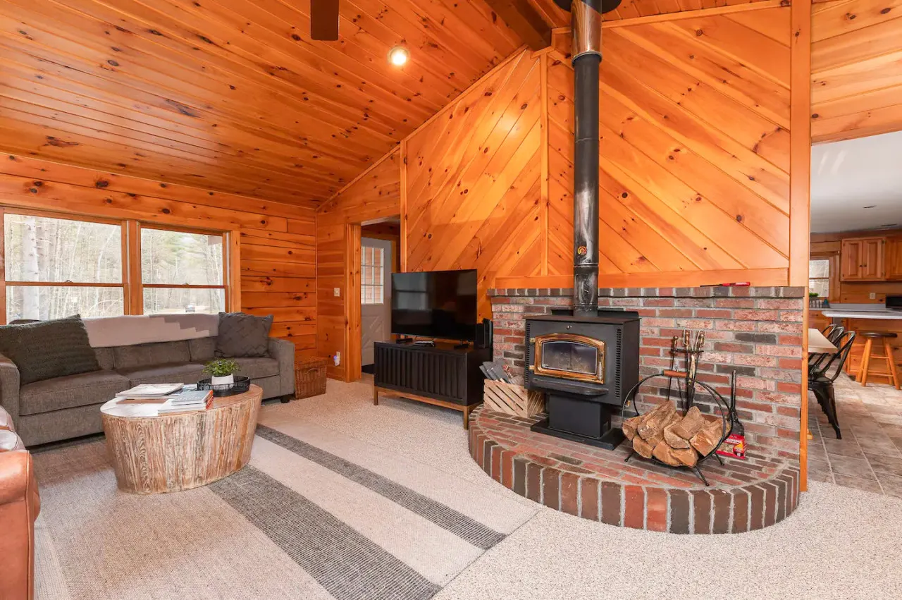 Attitash slopeSide! Family&Pet Friendly Fireplace 10
