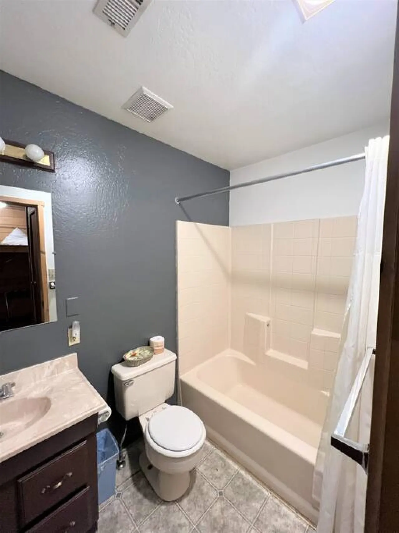 Unique 1 BDRM with Jetted Hot Tub - Bear Manor #5 7