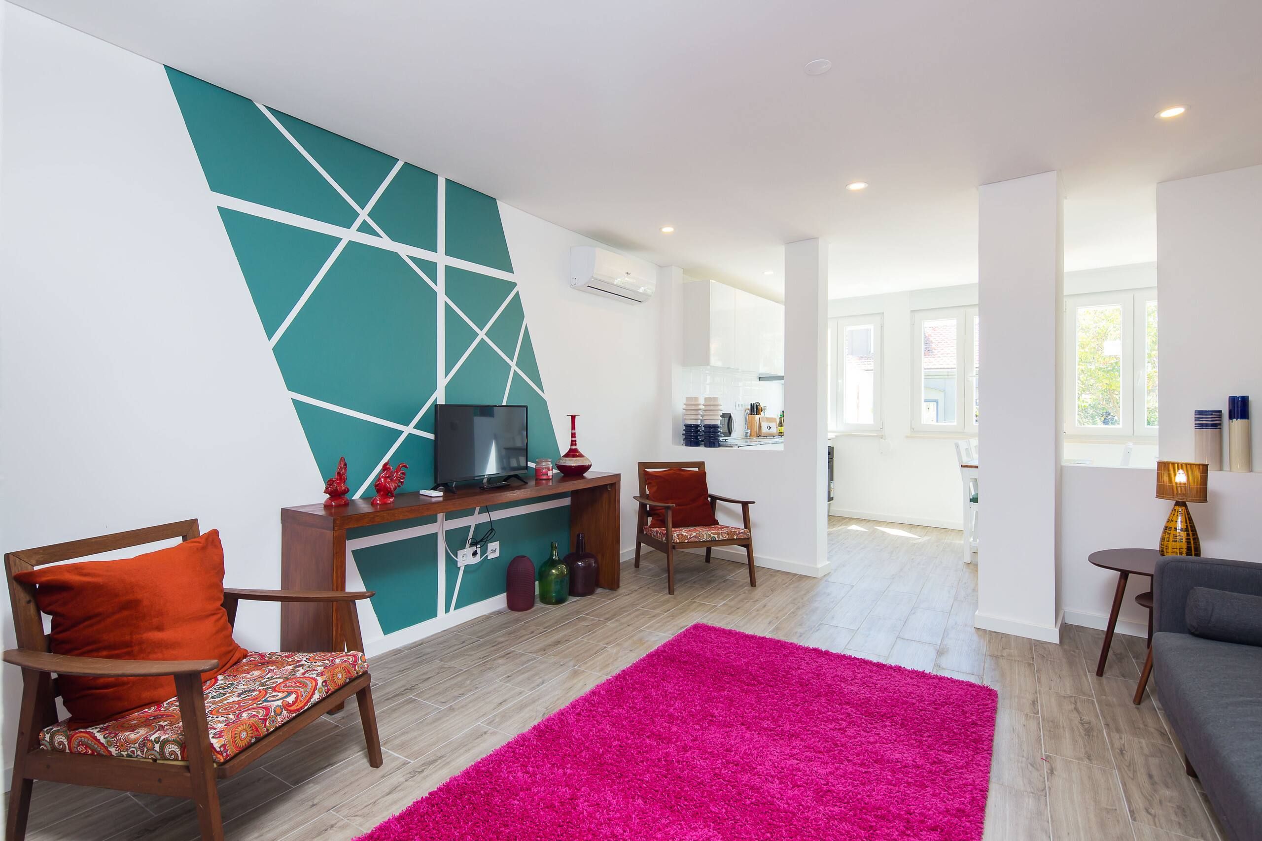 Designer Flats in Lapa, 1st floor, right - Neighbor's Window 1
