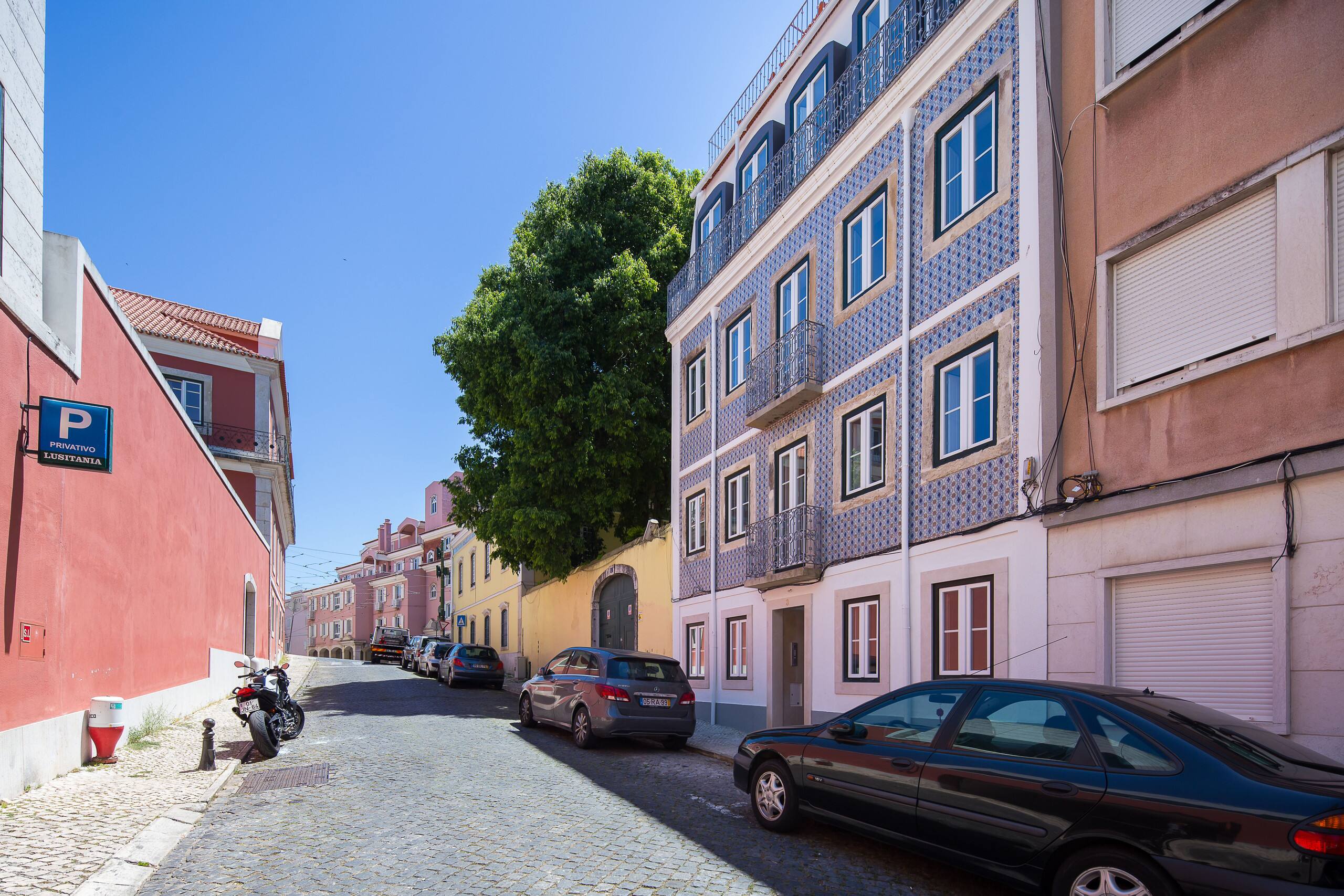 Designer Flats in Lapa, 1st floor, right - Neighbor's Window 15
