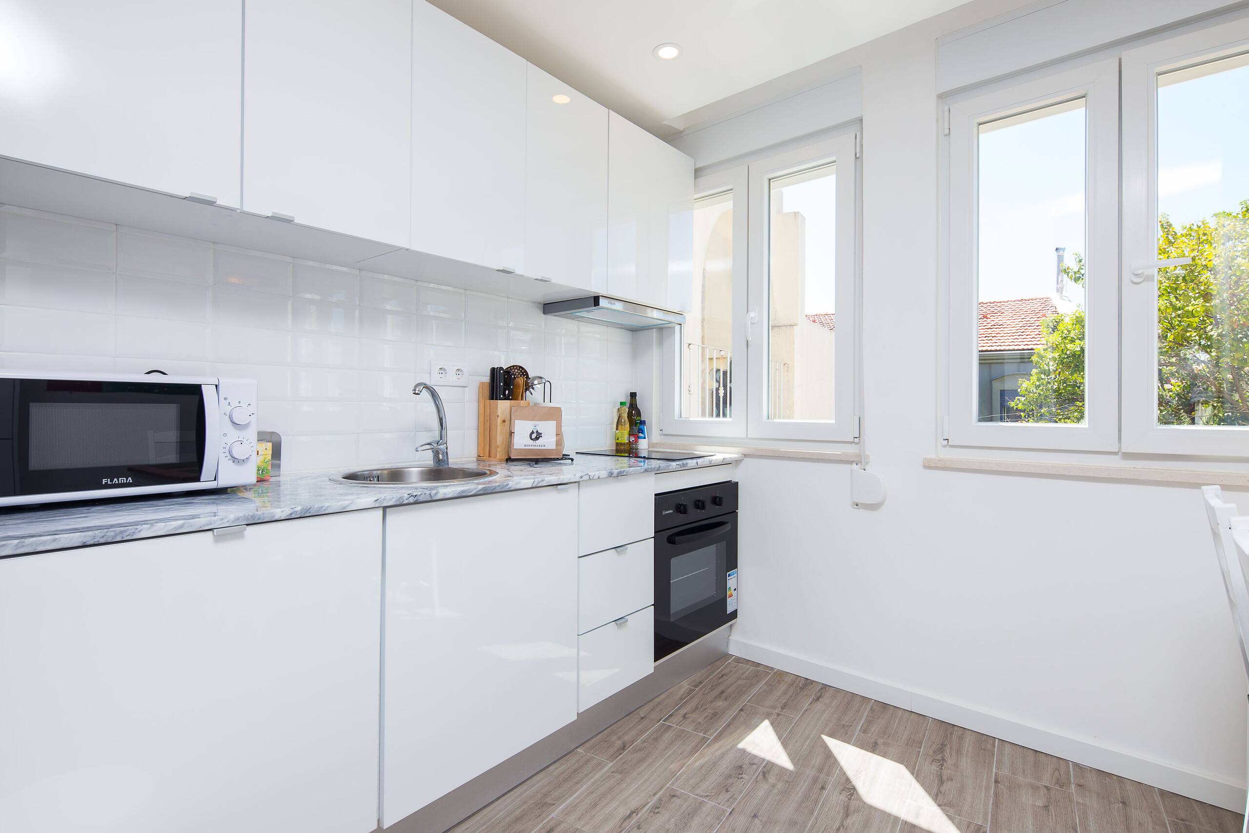 Designer Flats in Lapa, 1st floor, right - Neighbor's Window 4