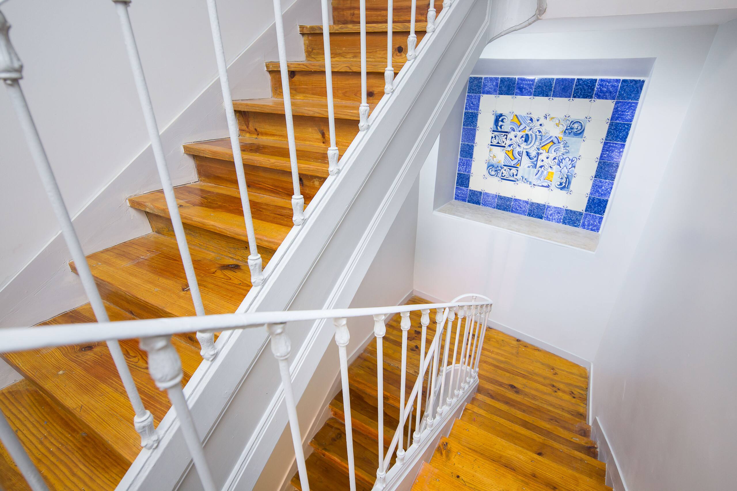 Designer Flats in Lapa, 1st floor, right - Neighbor's Window 14