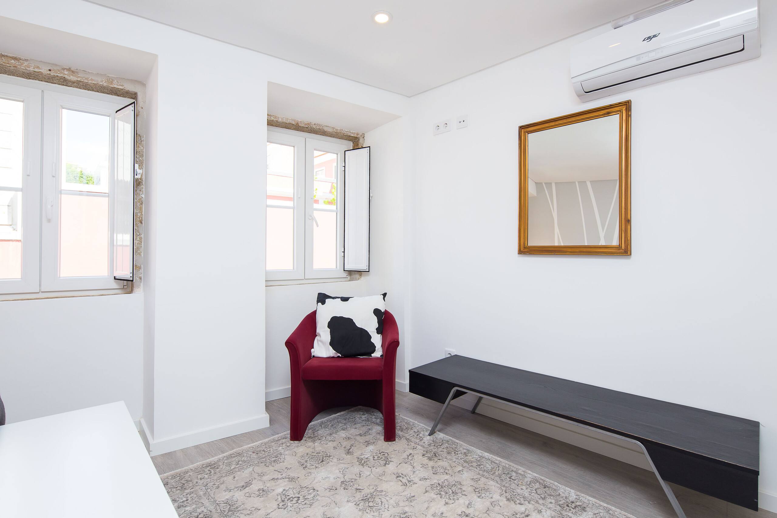 Designer Flats in Lapa, 1st floor, right - Neighbor's Window 12