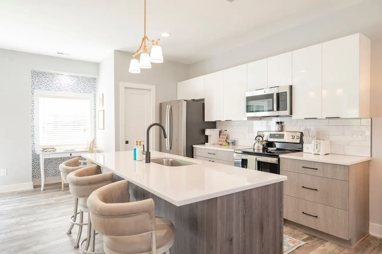 Charming 3BD Home TV In Every Room 9 MIN to LU 2