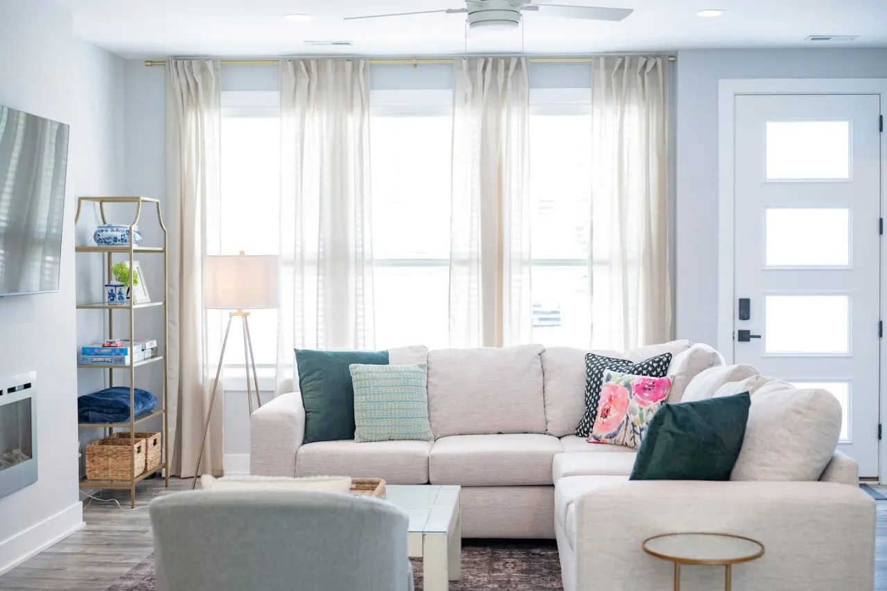 Charming 3BD Home TV In Every Room 9 MIN to LU 12
