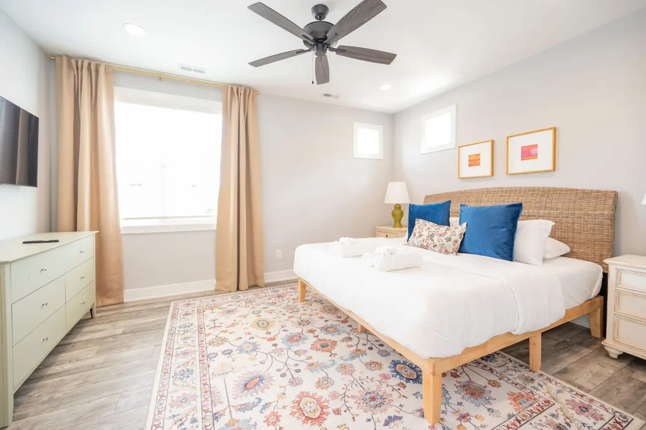 Charming 3BD Home TV In Every Room 9 MIN to LU 3