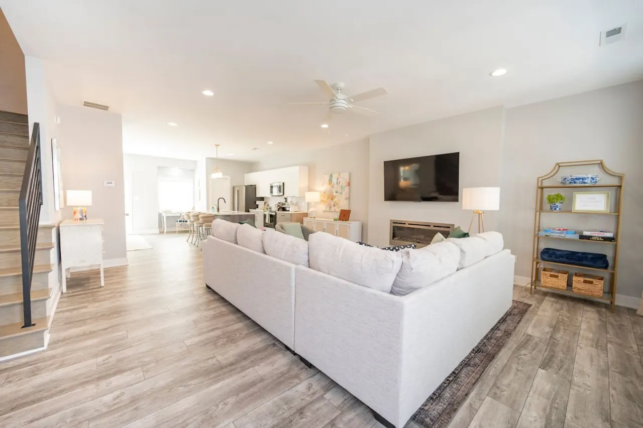 Charming 3BD Home TV In Every Room 9 MIN to LU 8