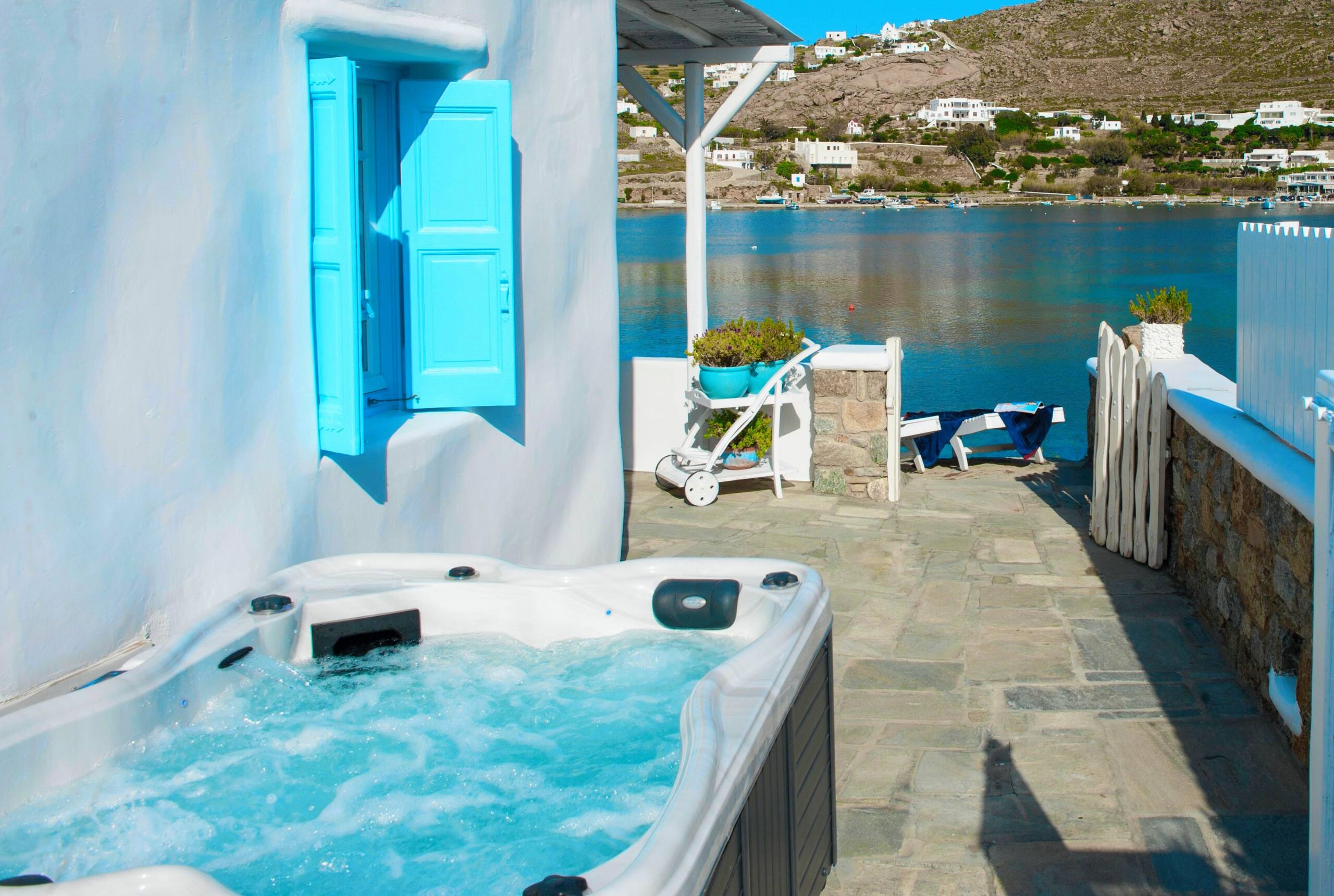 Endless BLUE Beachfront House +Jacuzzi+Parking 26