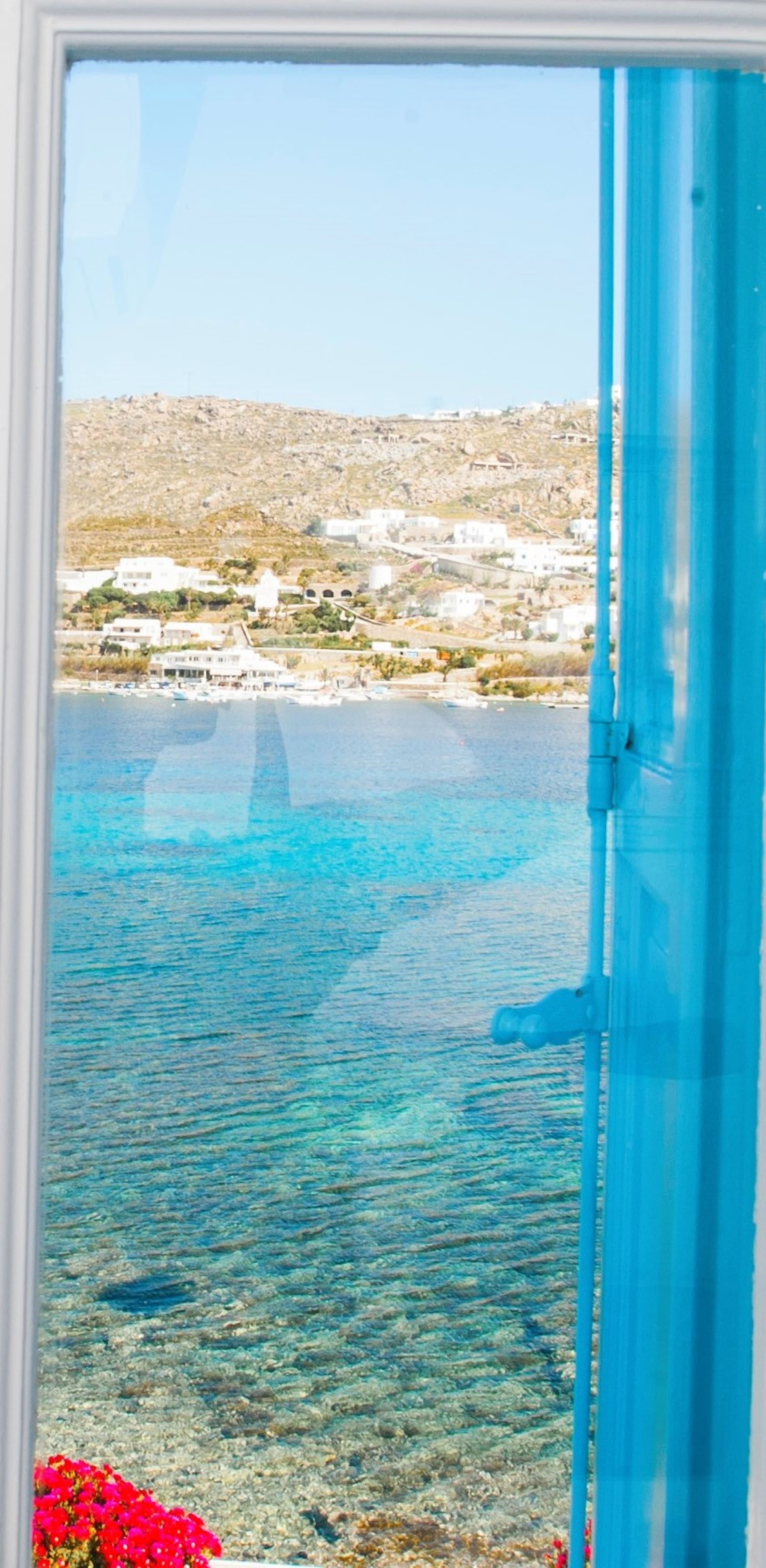 Endless BLUE Beachfront House +Jacuzzi+Parking — photo 5