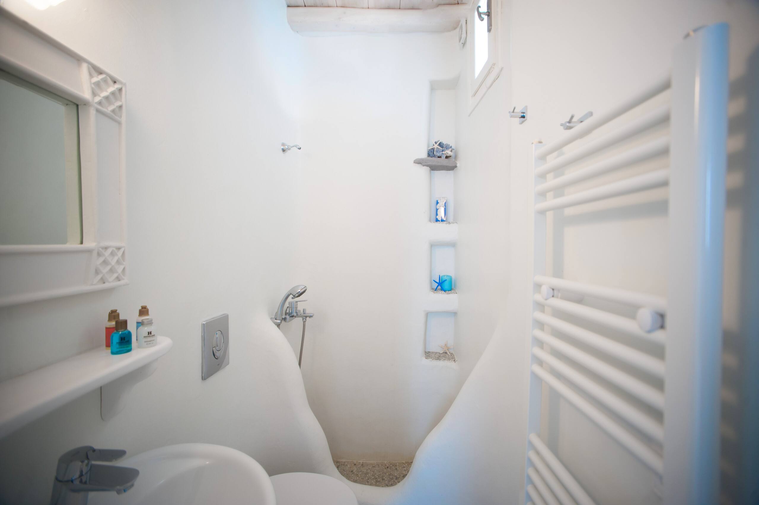 Endless BLUE Beachfront House +Jacuzzi+Parking 18