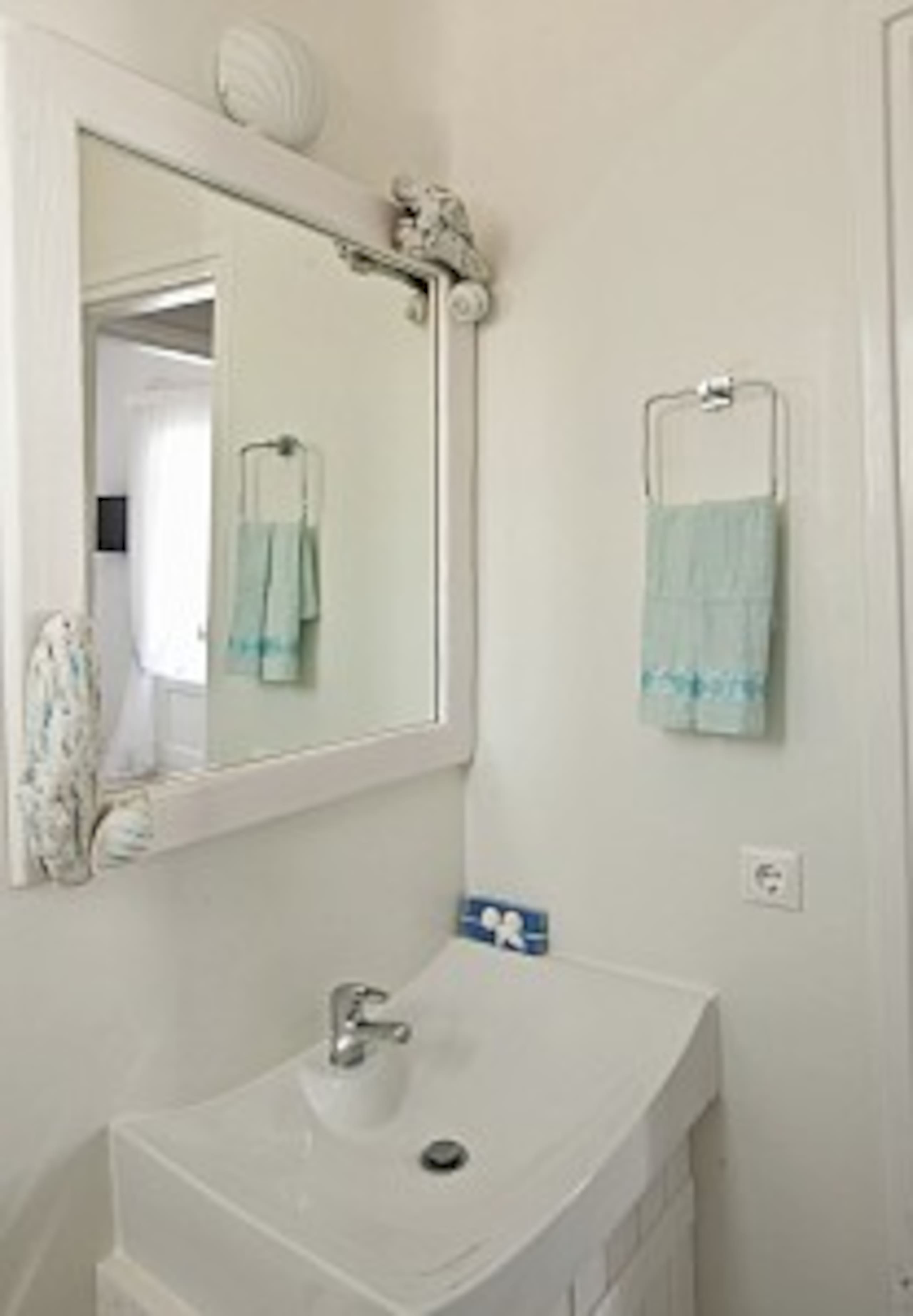 Endless BLUE Beachfront House +Jacuzzi+Parking 21