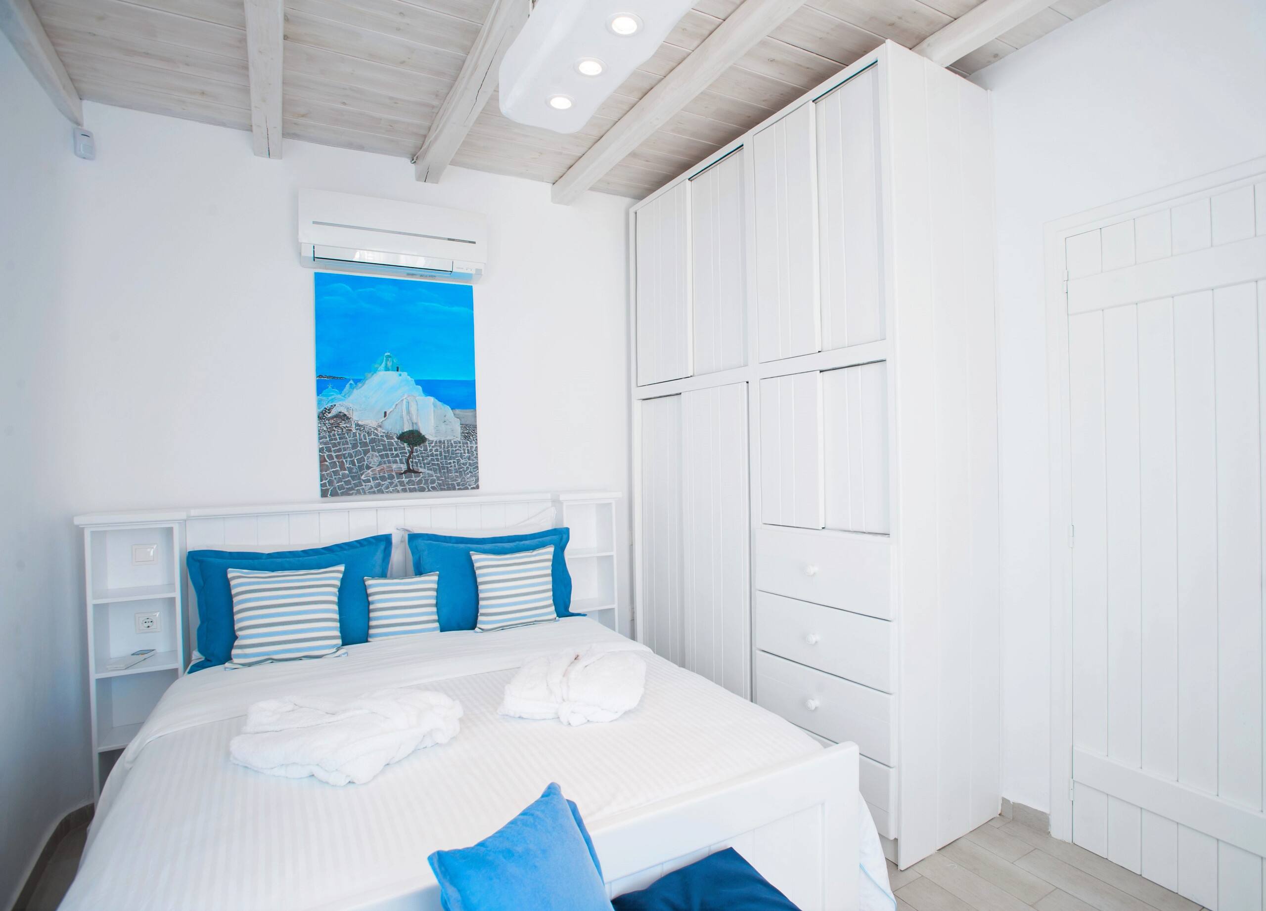 Endless BLUE Beachfront House +Jacuzzi+Parking 10
