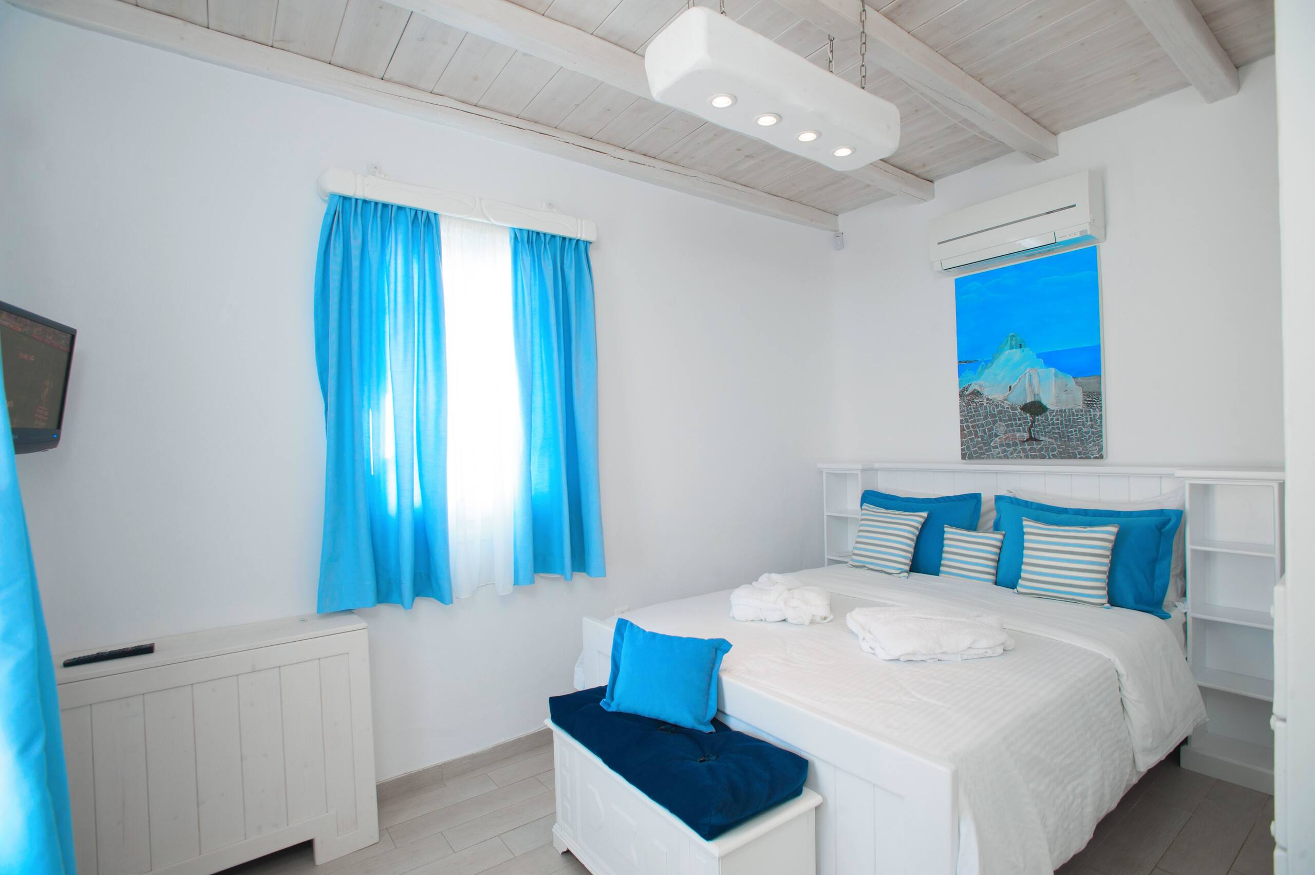 Endless BLUE Beachfront House +Jacuzzi+Parking 9