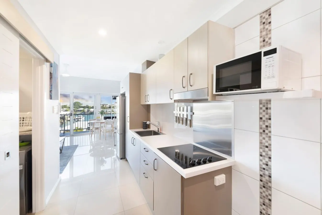 Zen Marina 1BR: Bayview ~ Private Balcony ~ Modern — photo 5
