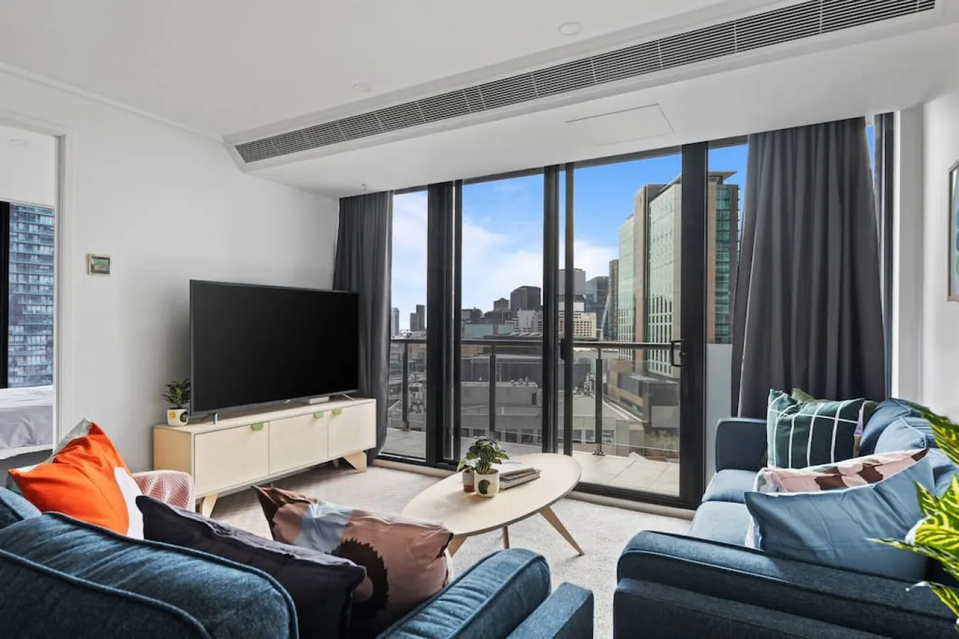 Aisha: 3 Bed, 2 Bath Apartment — photo 2
