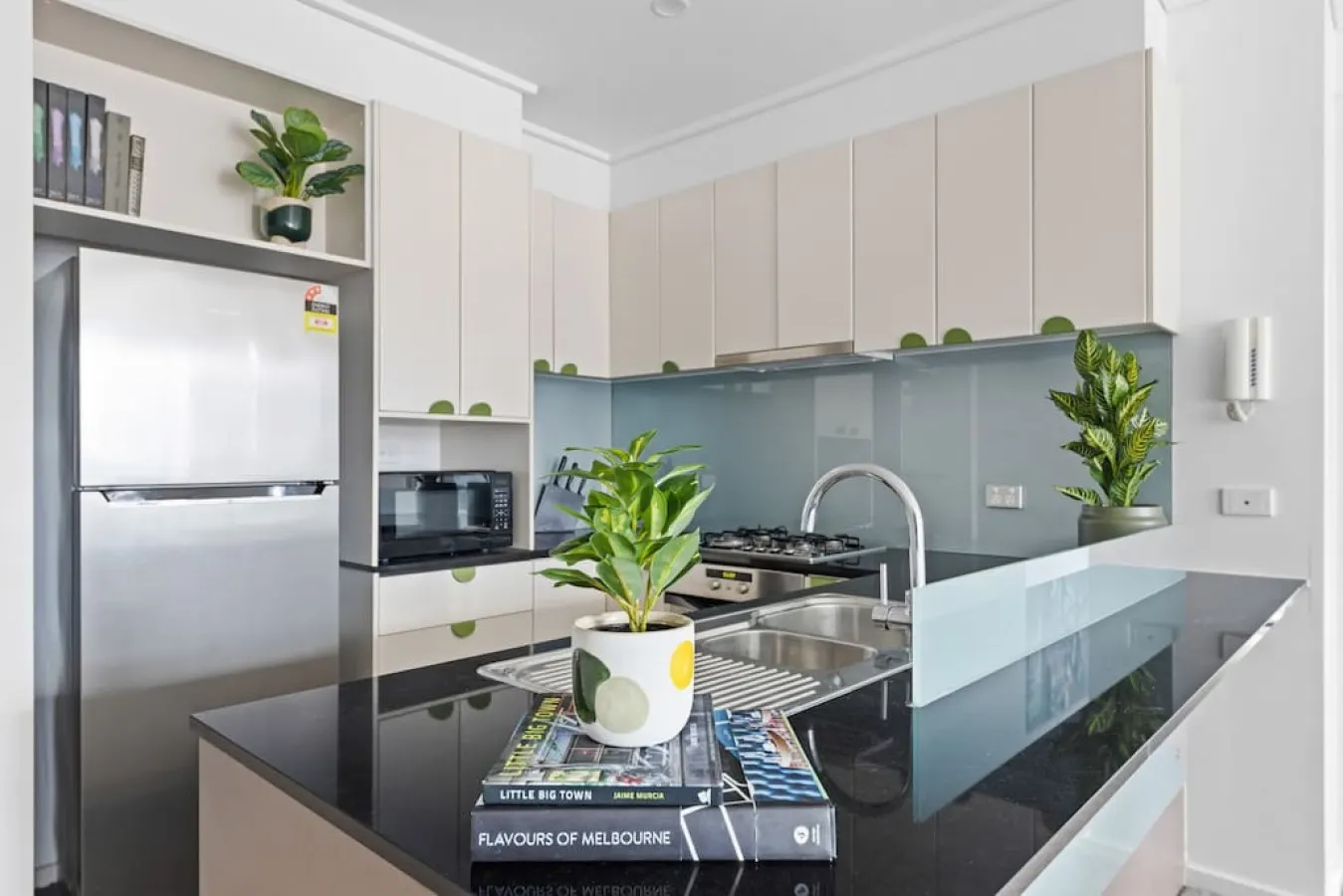 Aisha: 3 Bed, 2 Bath Apartment 8