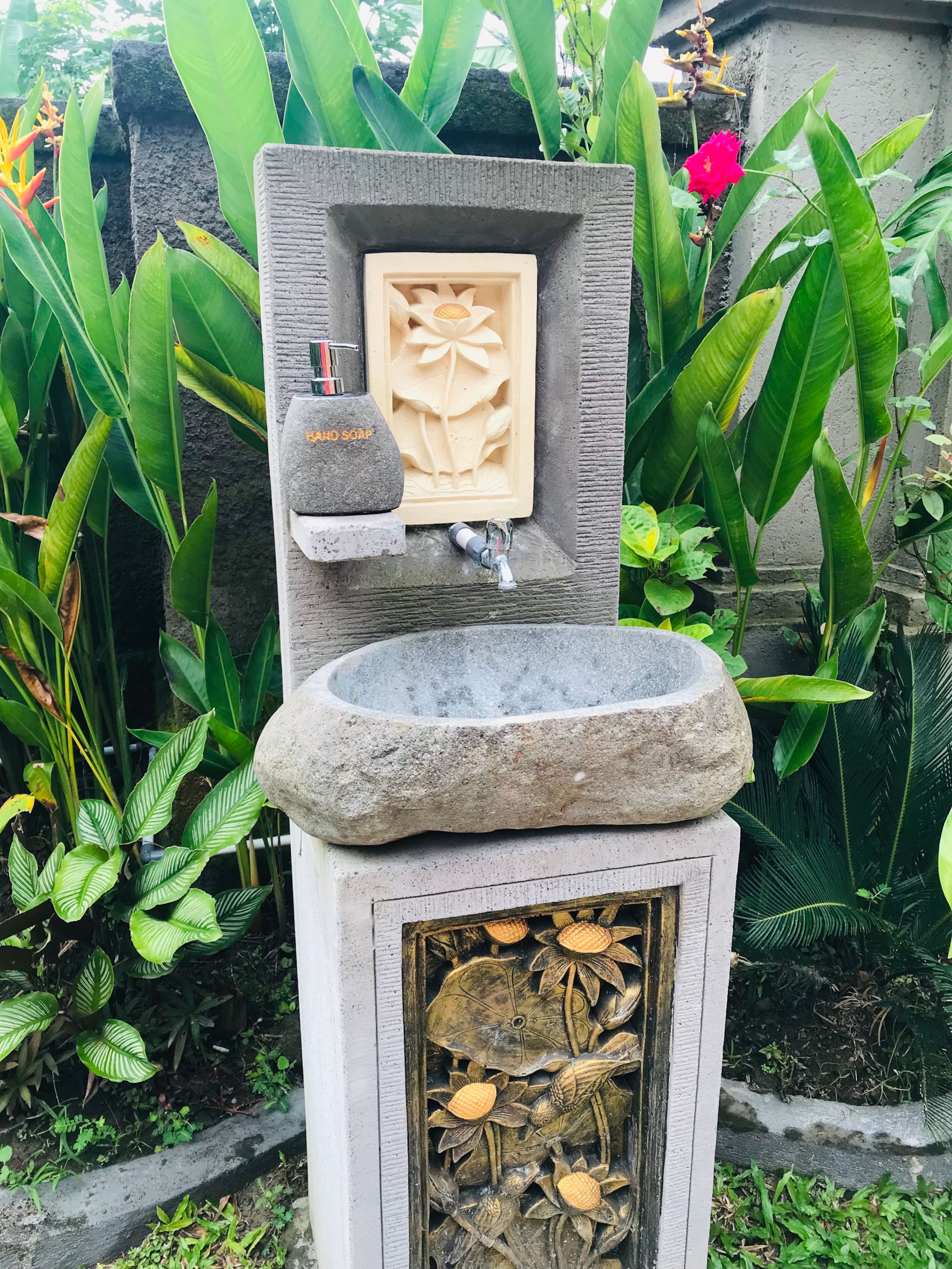 The Lili Garden 28