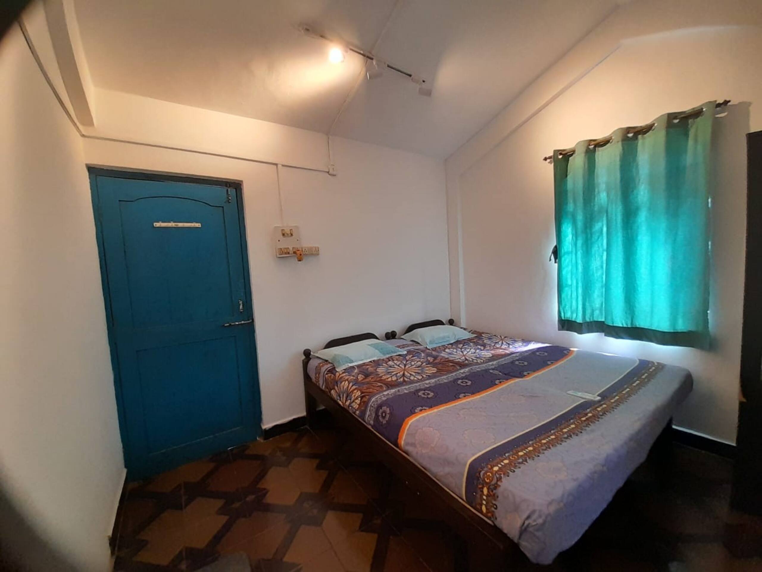 Affordable stay for a group at Baga Beach 13