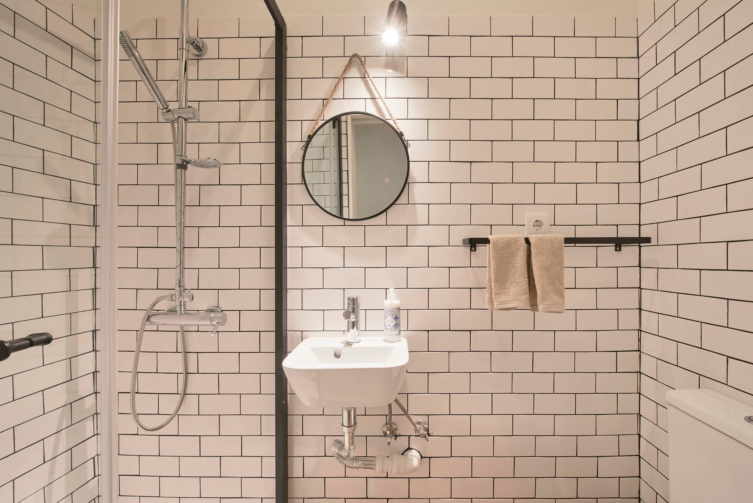 Alfama Village with Air Conditioning, Door 12 19
