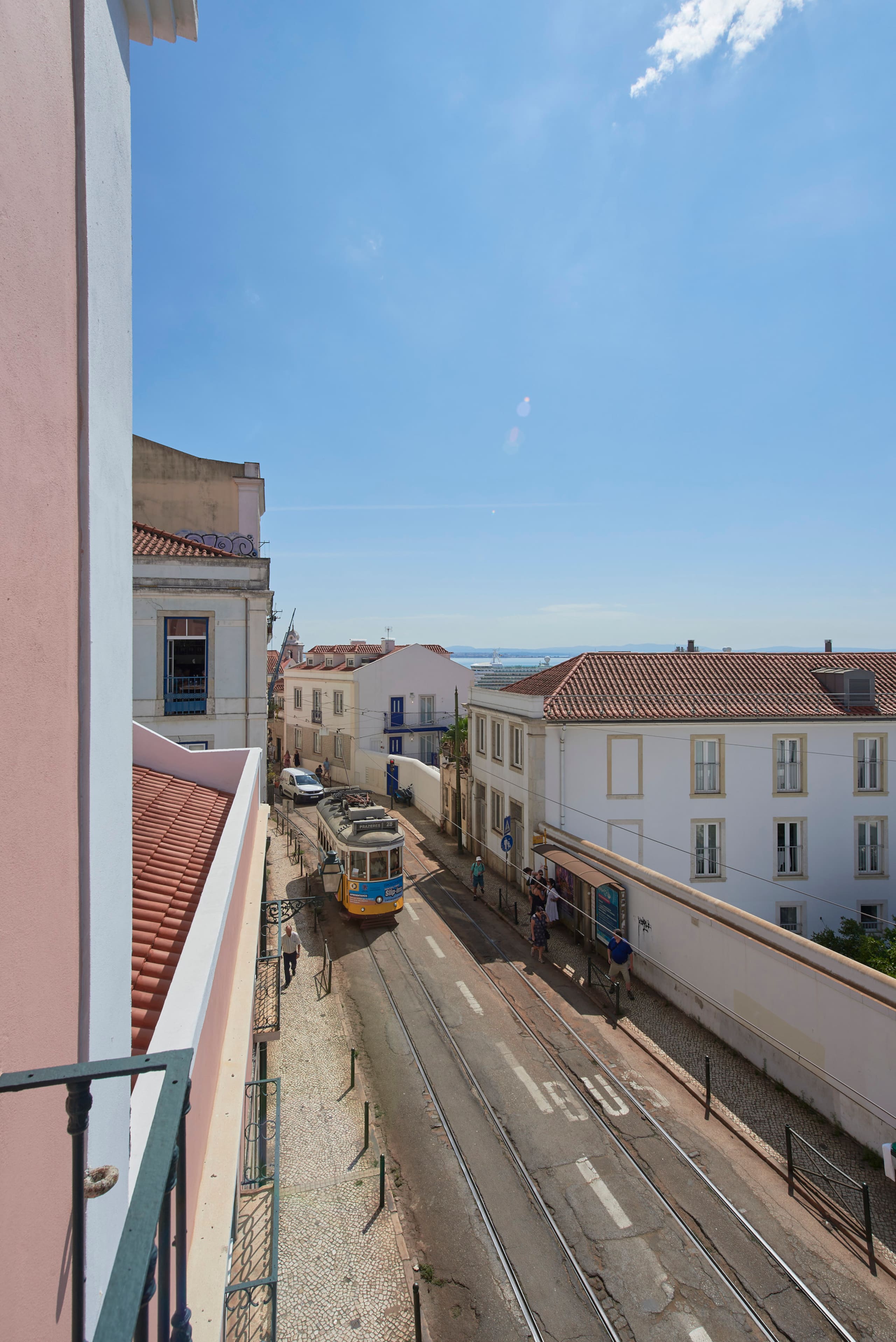 Alfama Village with Air Conditioning, Door 12 37