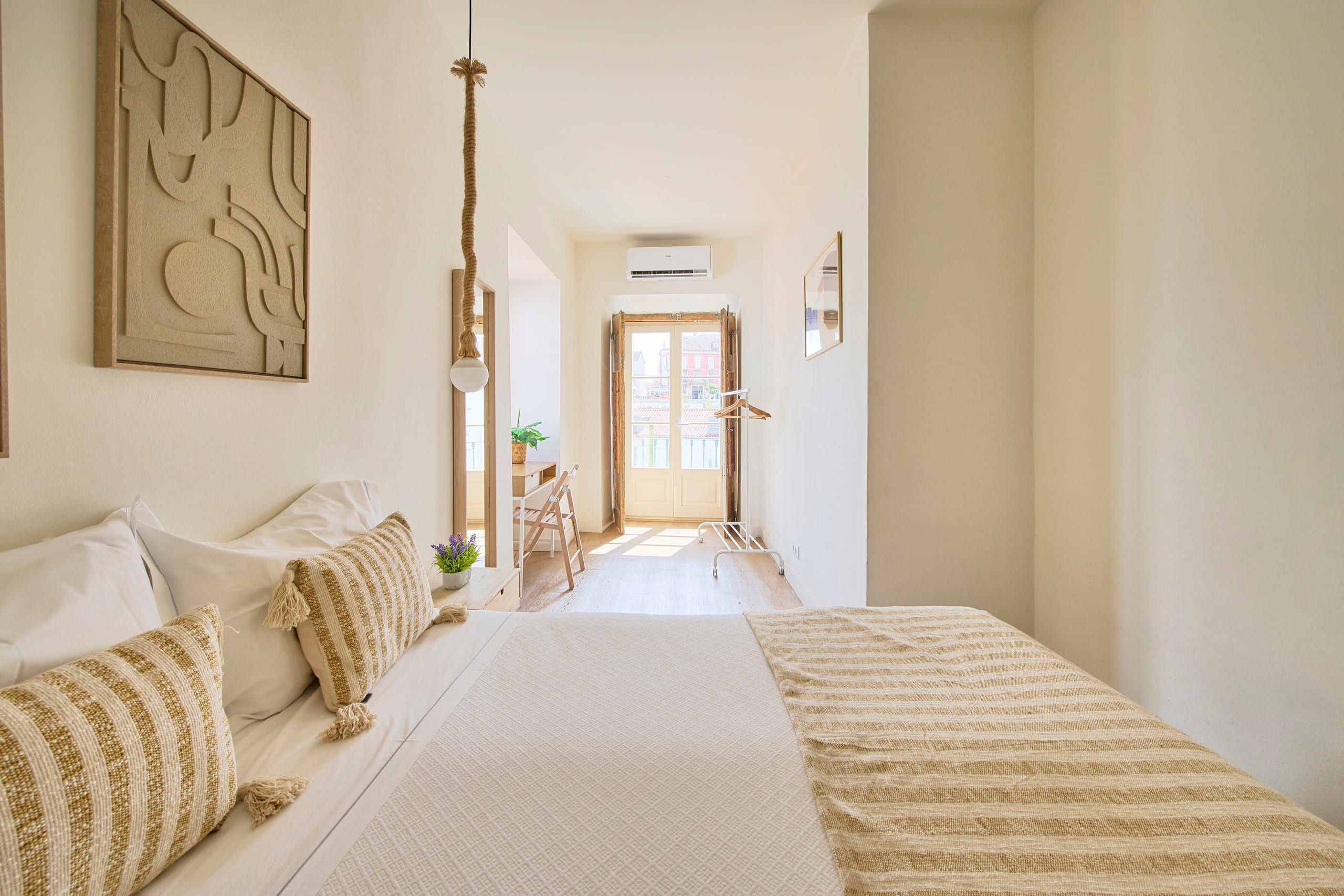 Alfama Village with Air Conditioning, Door 12 23